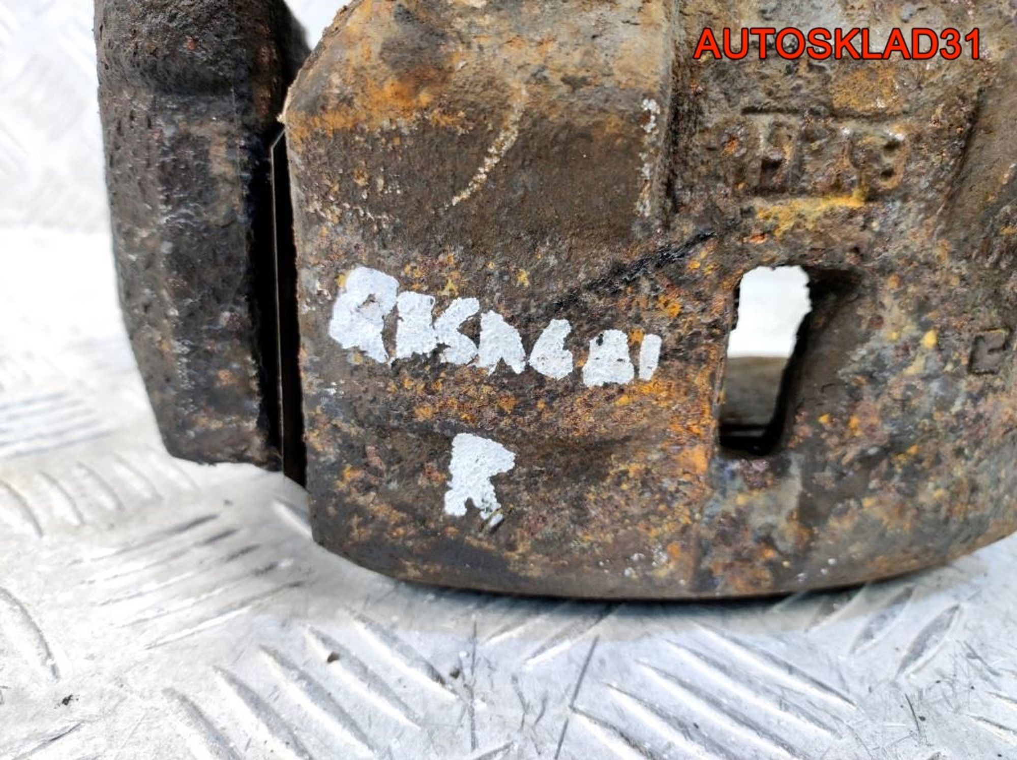 Суппорт тормозной передний правый Nissan Qashqai, 3200 рублей, Дубовое