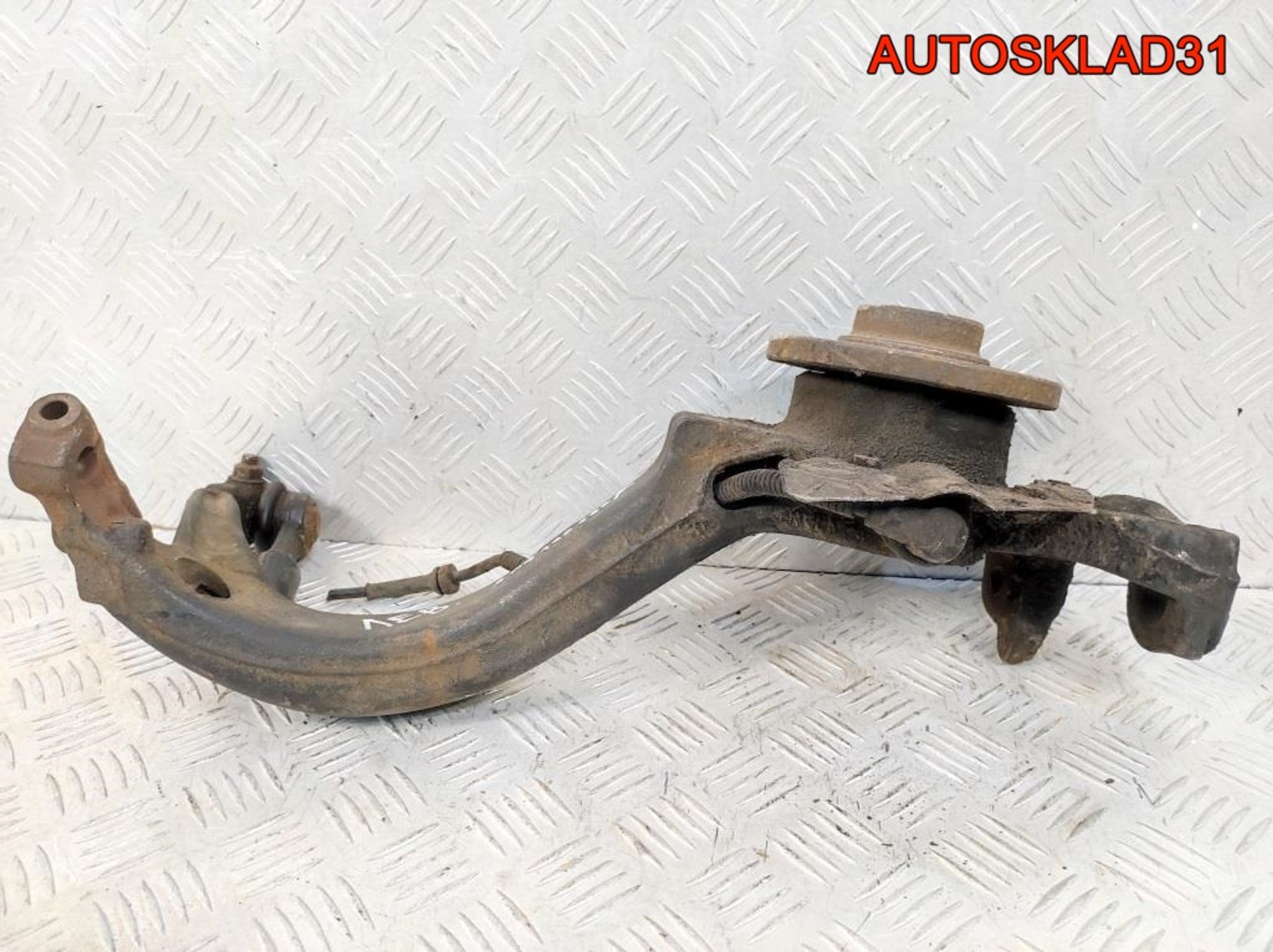 Кулак передний левый VW Passat B5 8D0407257P, 1200 рублей, Дубовое