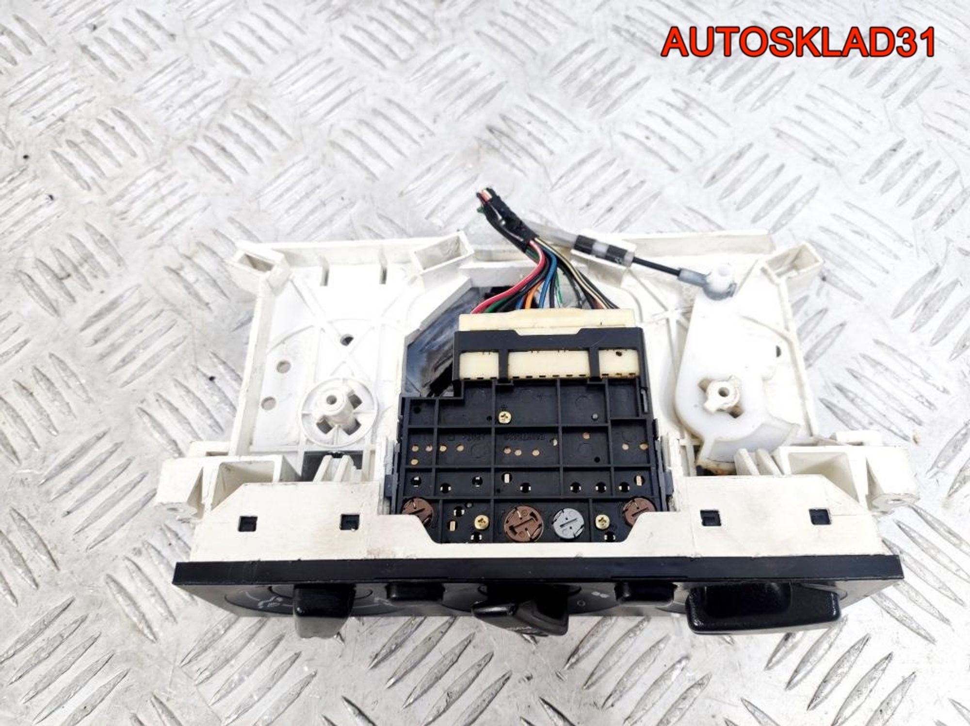 Блок управления печкой Mitsubishi Carisma MR500529, 2900 рублей, Дубовое