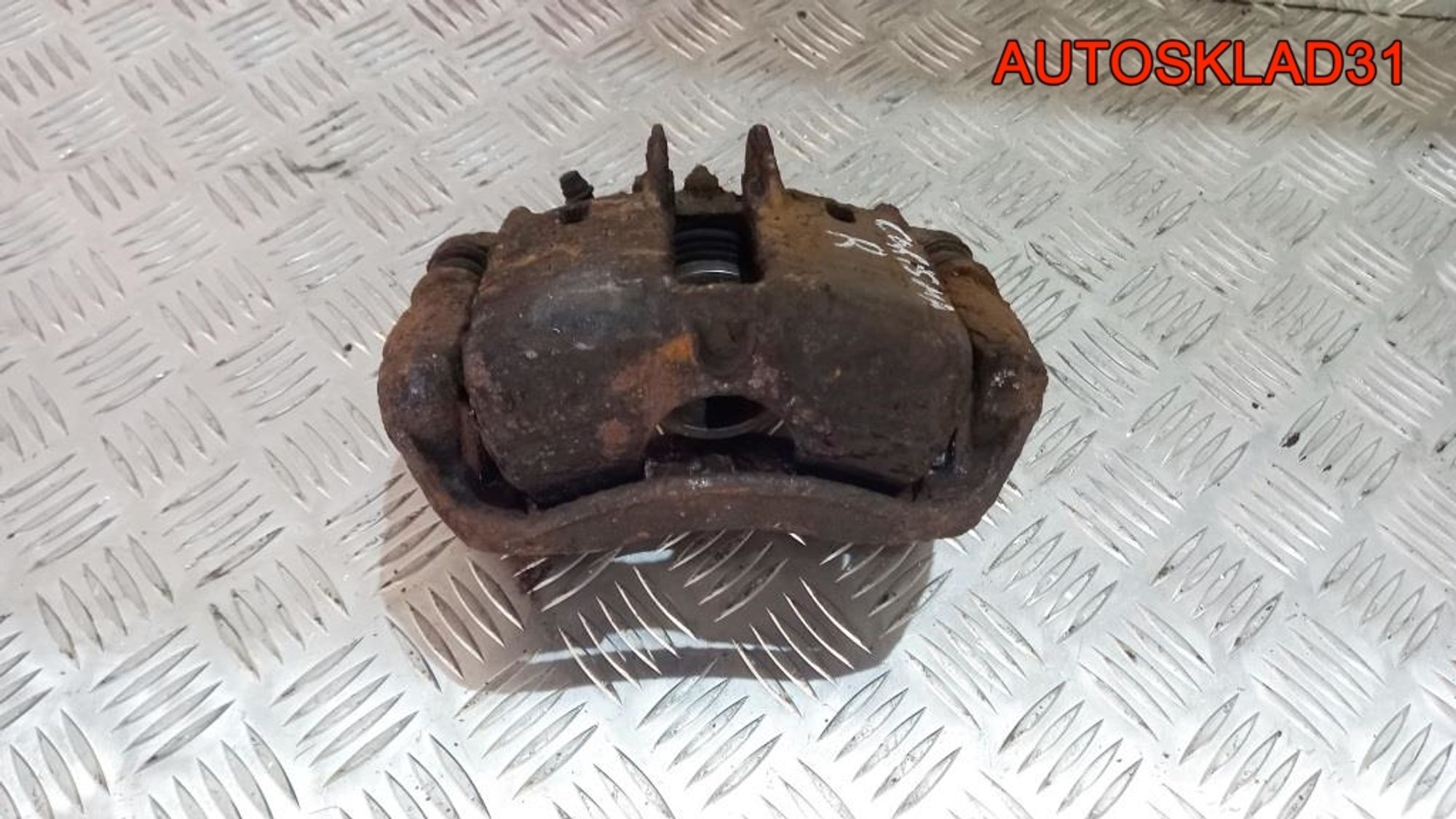 Суппорт тормозной передний правый Mitsubishi Carisma DA MR249223, 1500 рублей, Дубовое