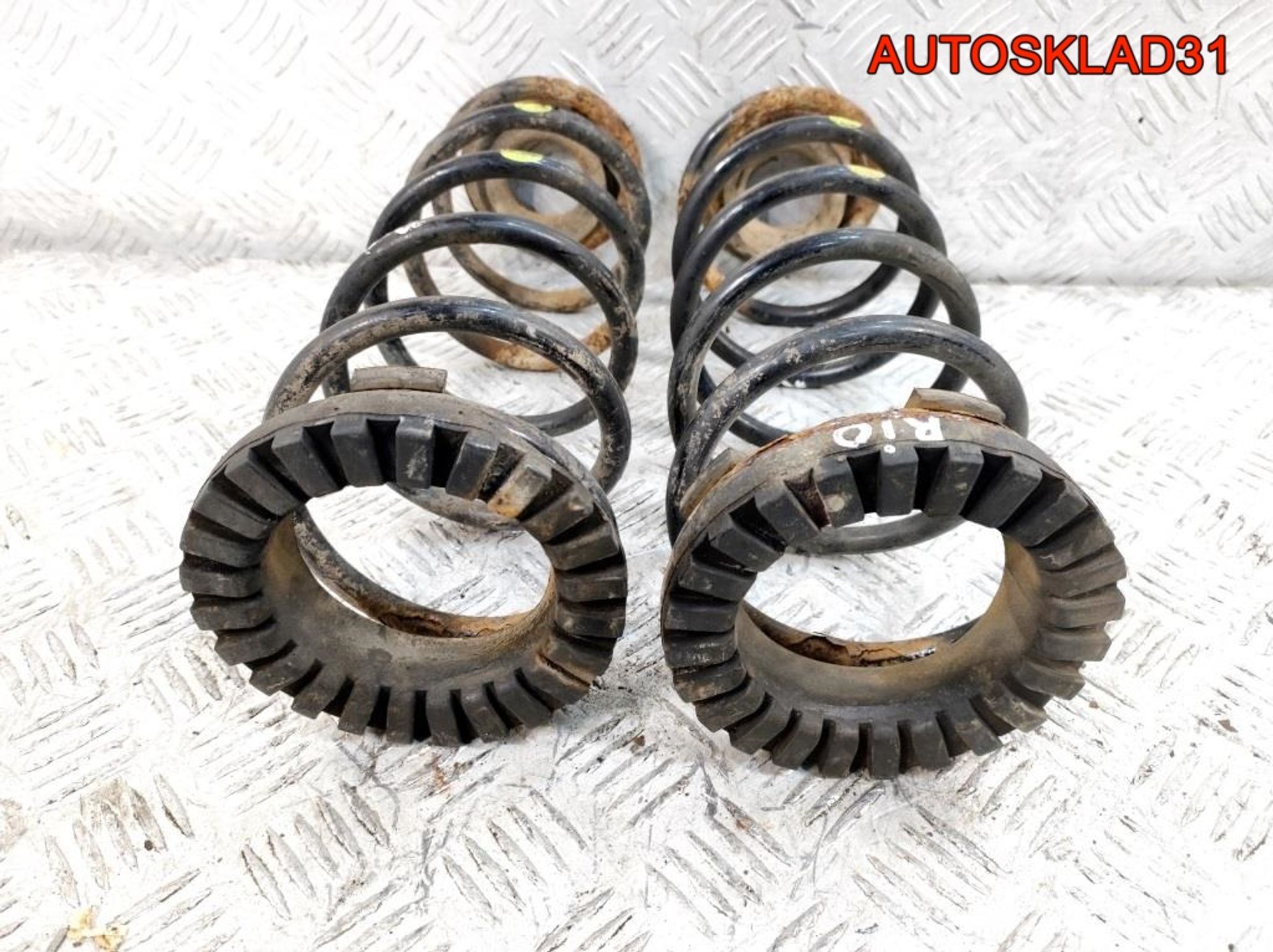 Пружина подвески задняя Комплект Kia Rio 2 1,4 Бензин, 2000 рублей, Дубовое