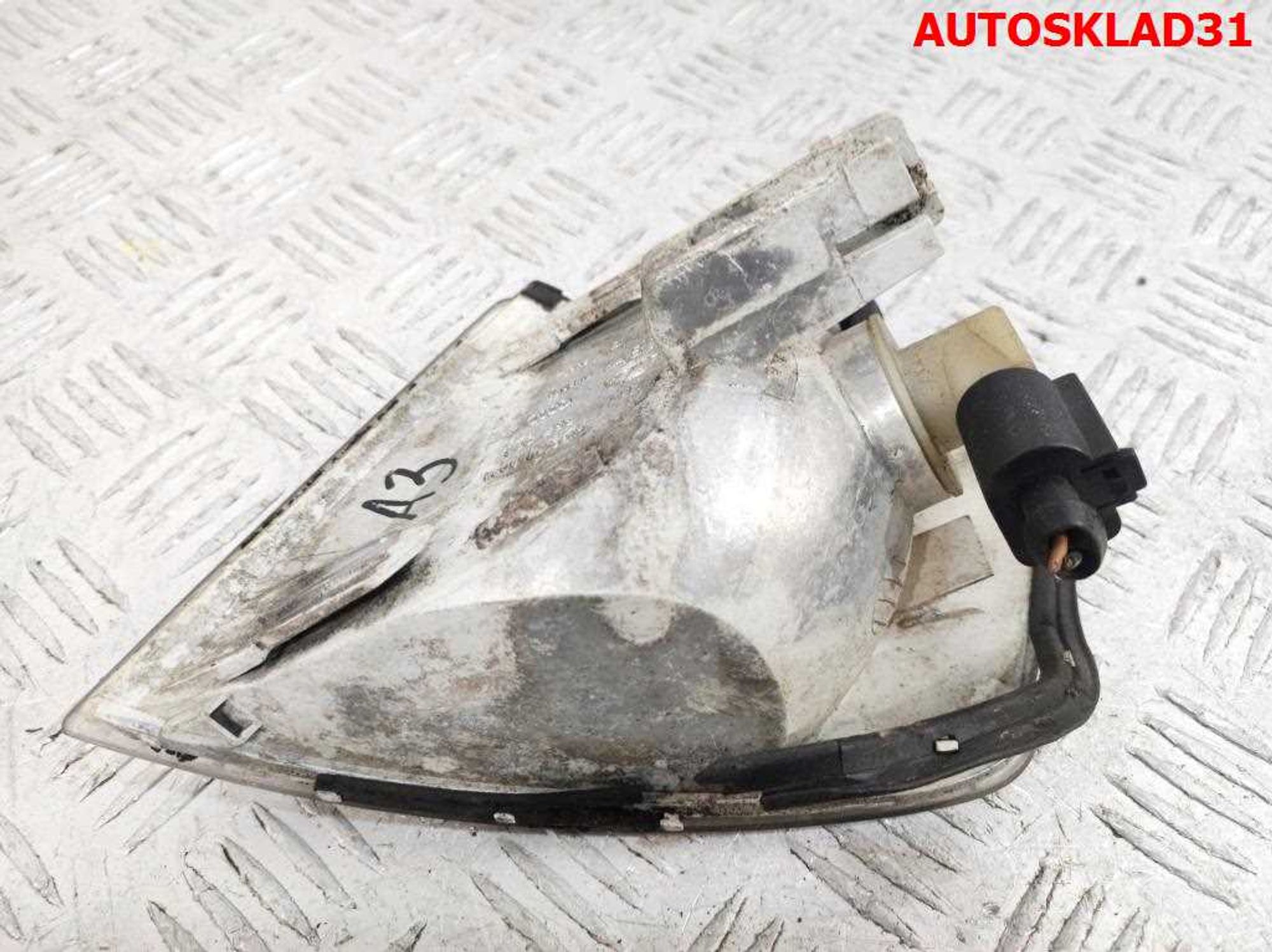 Указатель поворота правый белый Audi A3 8L0953050, 900 рублей, Дубовое