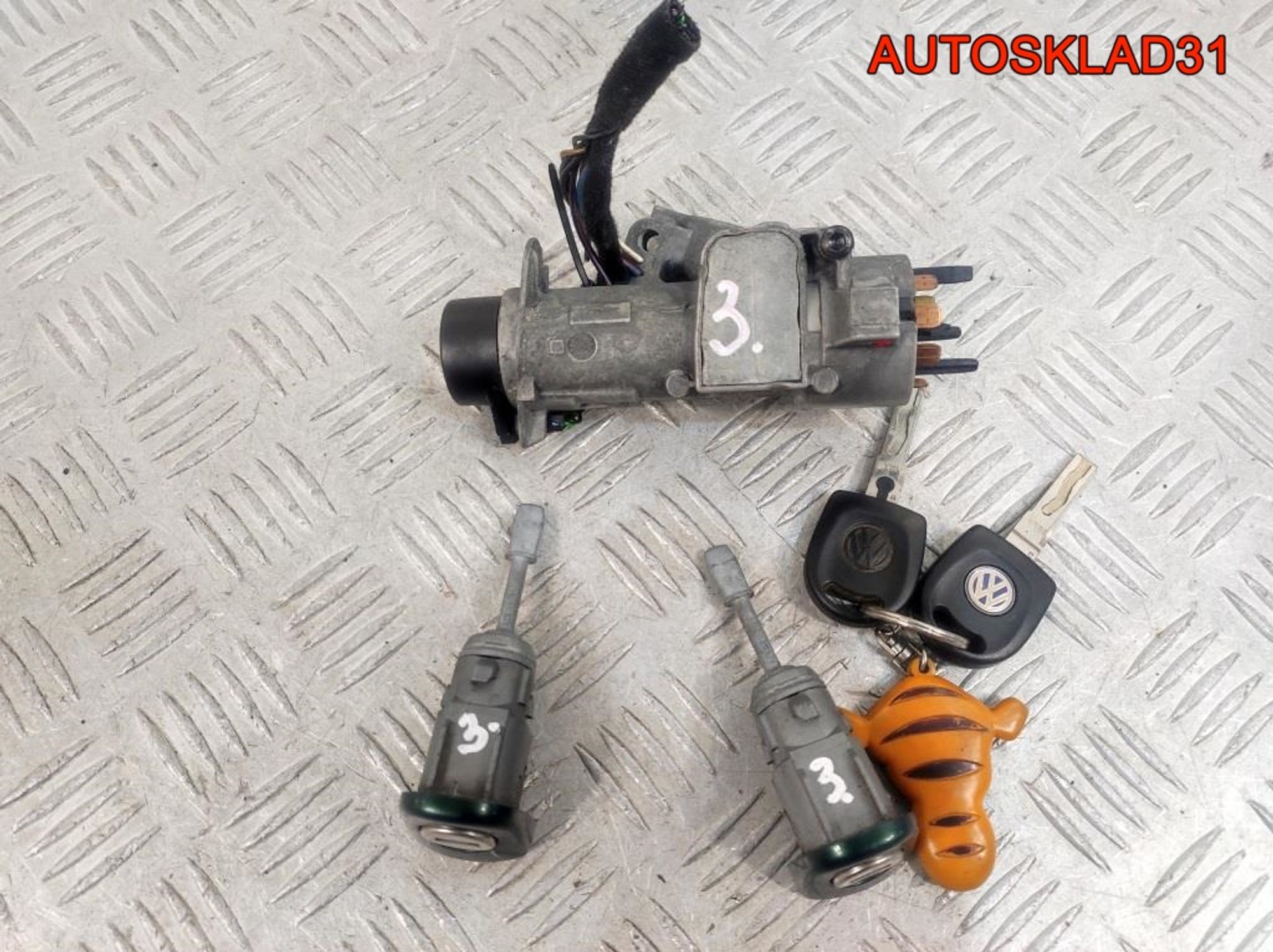 Комплект замок зажигания и личинки с ключом VW Passat B5 4B0905851A, 5400 рублей, Дубовое