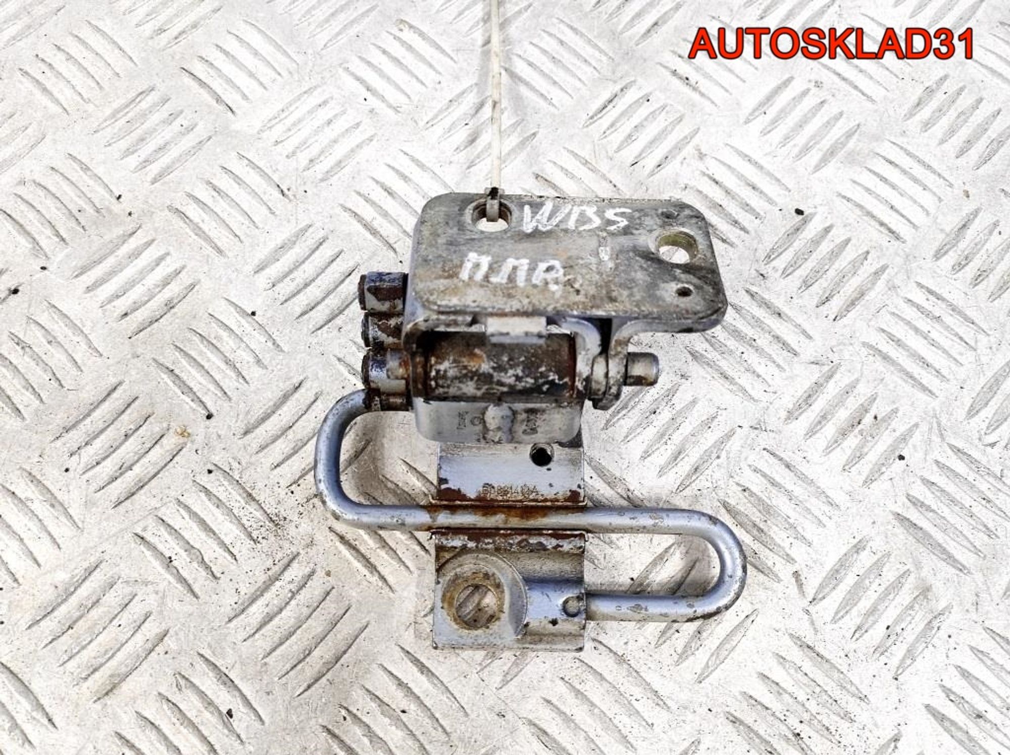 Петля двери передняя правая нижняя VW Passat B5, 4500 рублей, Дубовое