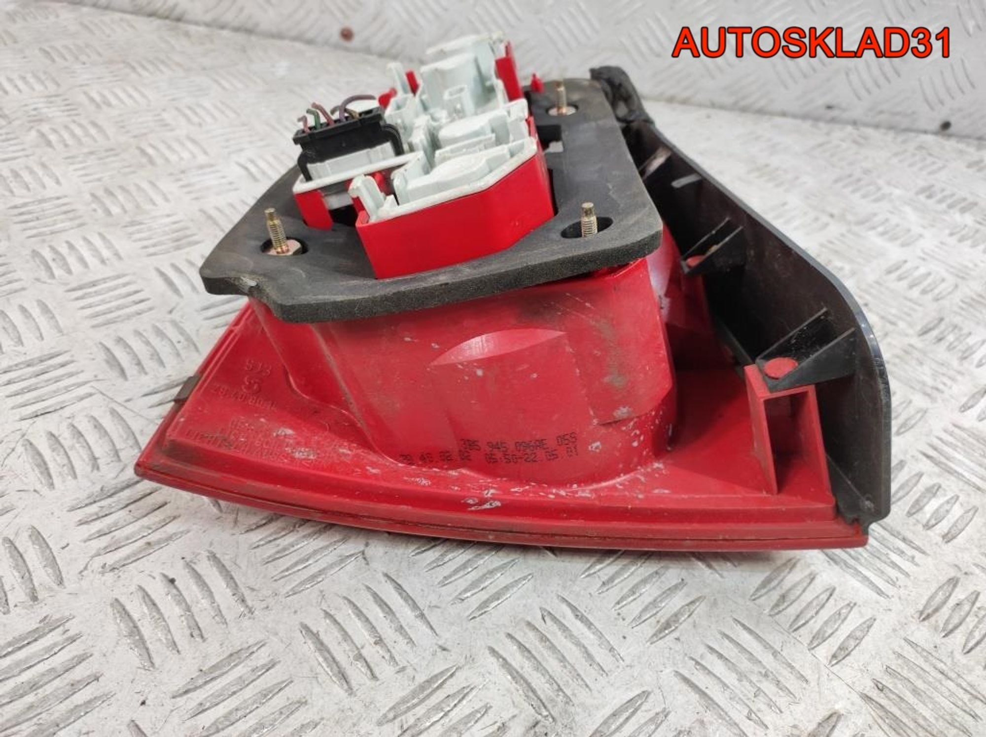 Фонарь задний правый VW Passat B5+ Седан 3B5945096AE, 7000 рублей, Дубовое