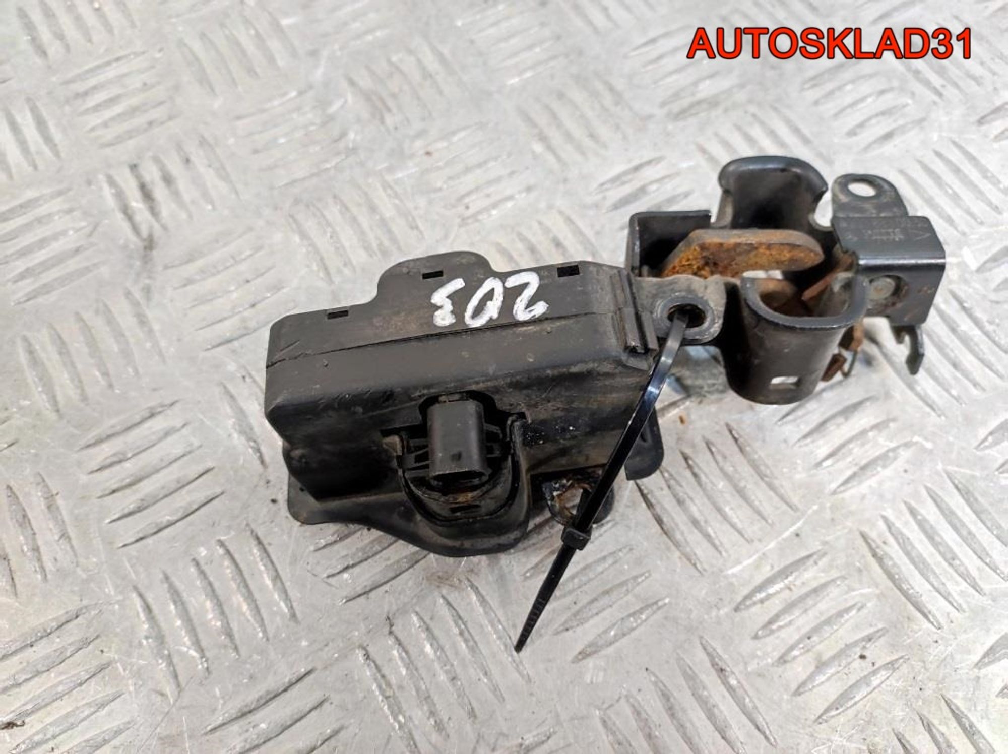 Замок капота Mercedes-Benz W203 A2038800060, 1400 рублей, Дубовое