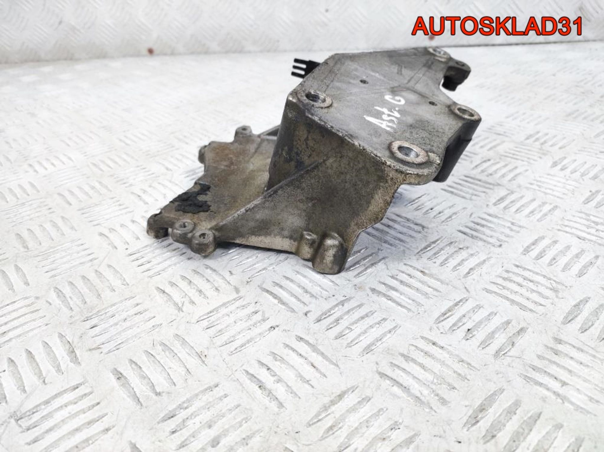 Кронштейн двигателя Opel Astra G 1,7 Y17DT 069293, 900 рублей, Дубовое