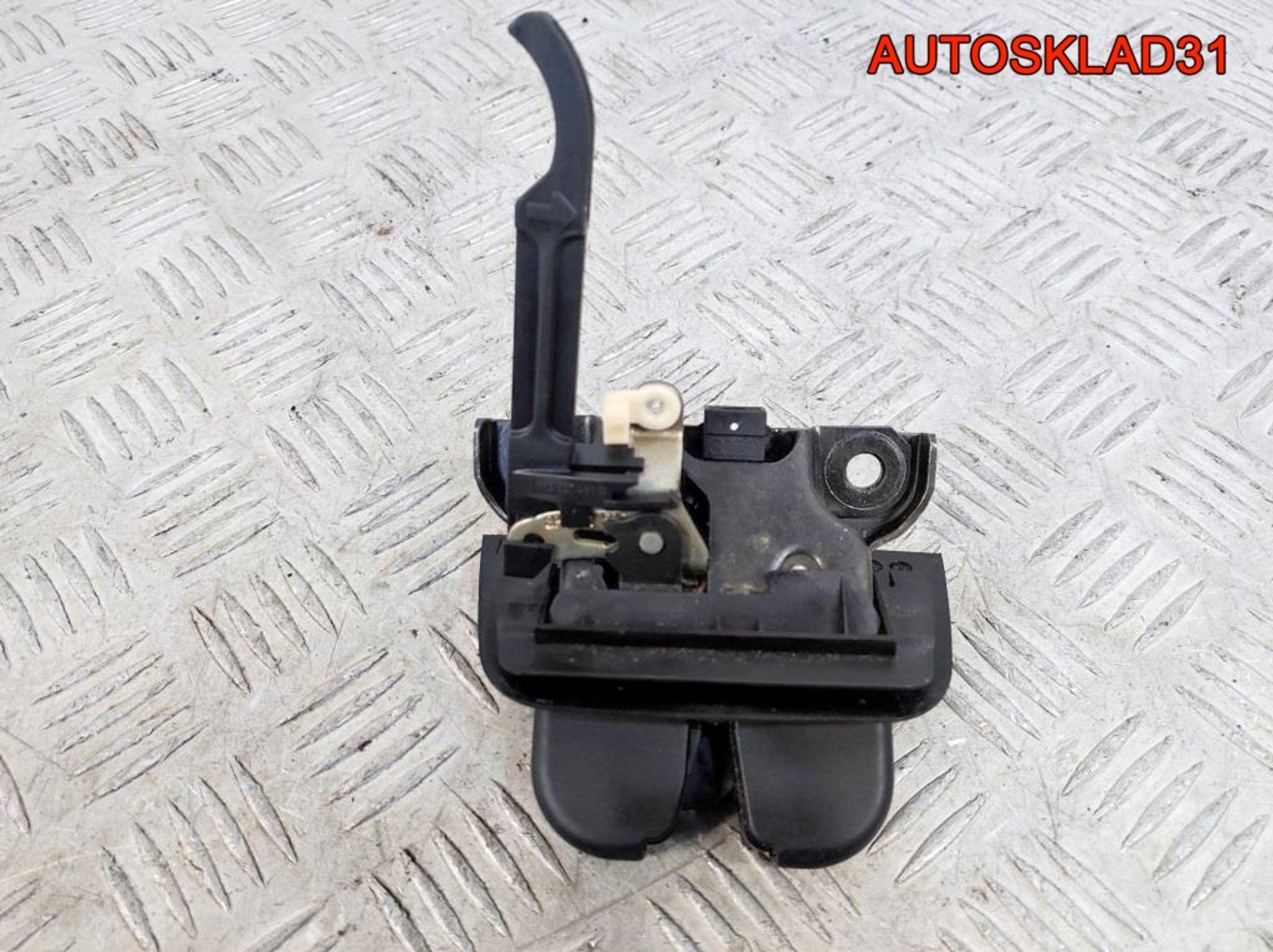 Замок крышки багажника Audi A3 8P 8P3827505, 2100 рублей, Дубовое