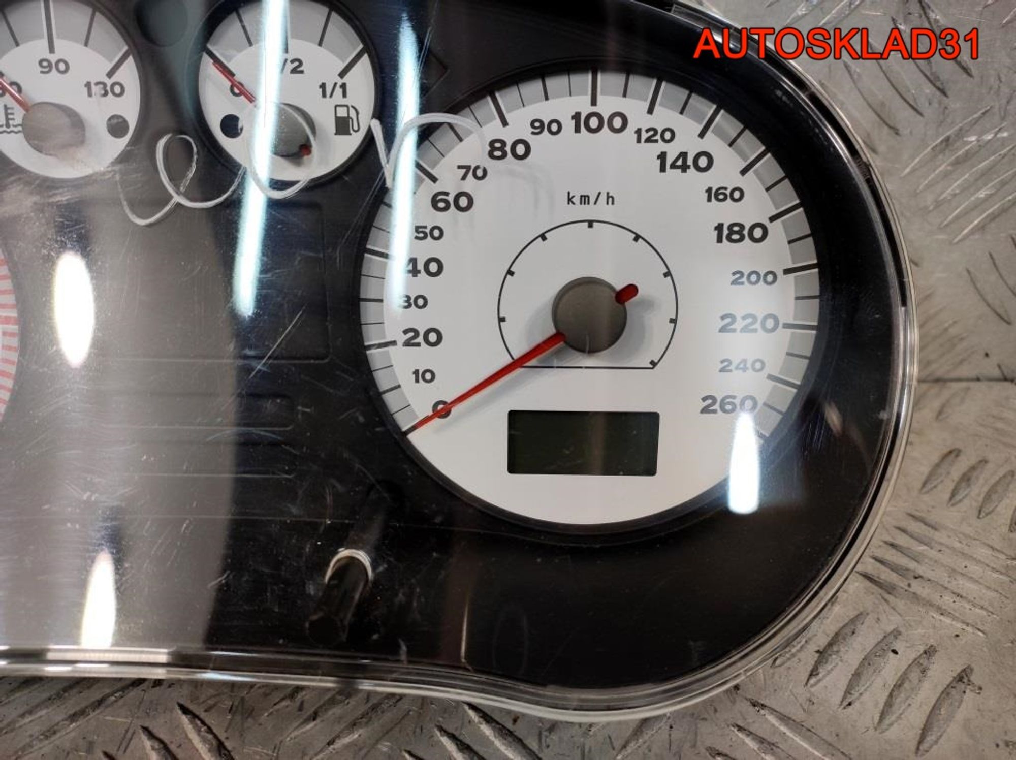 Панель приборов SEAT Leon 1M0920822G Бензин, 13500 рублей, Дубовое