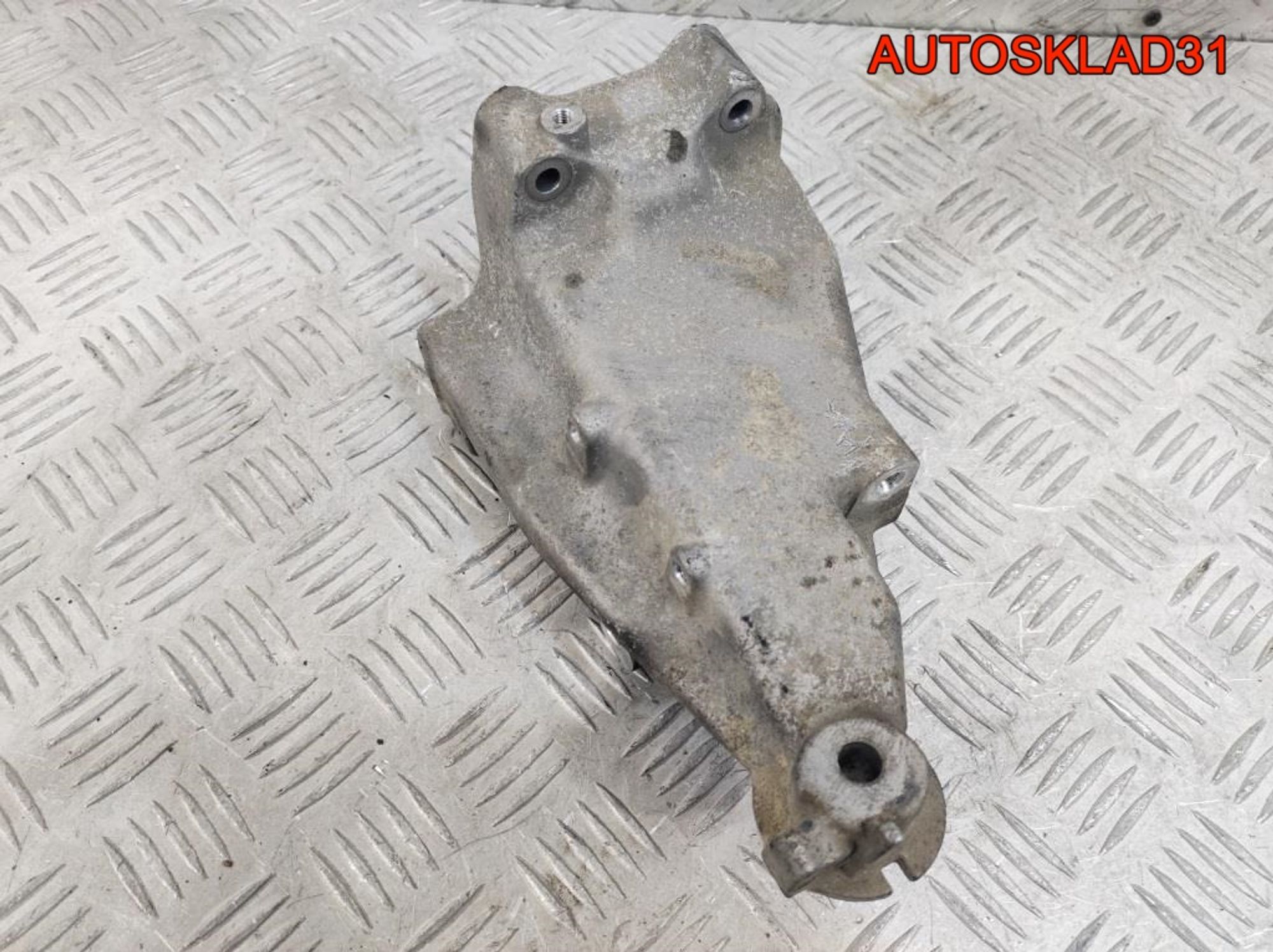 Кронштейн двигателя правый Mercedes X204 651.912, 1000 рублей, Дубовое