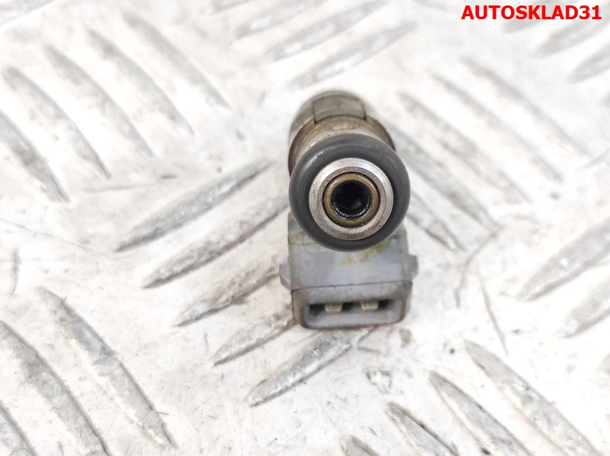 Форсунка топливная Skoda Octavia A4 1,6 AEE 032031A Цена за ОДНУ форсунку, 1000 рублей, Дубовое