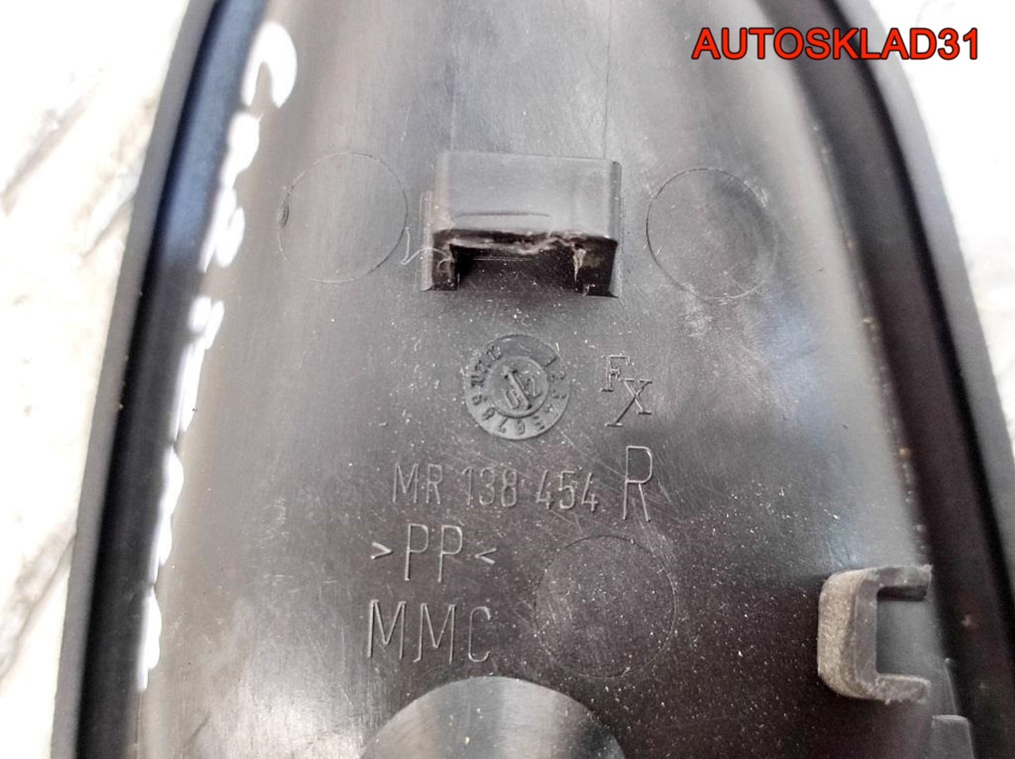 Накладка внутренней ручки R Mitsubishi Carisma DA, 300 рублей, Дубовое