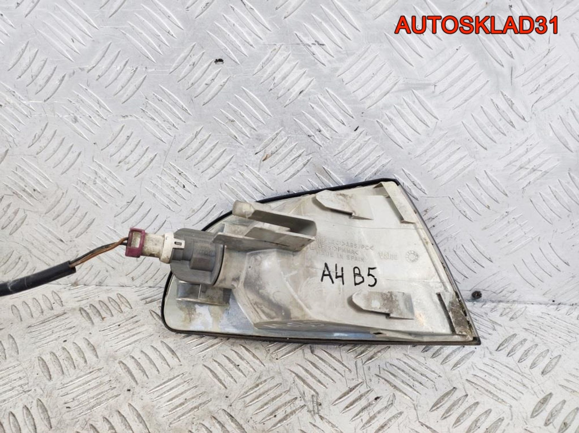 Указатель поворота левый Audi A4 B5, 900 рублей, Дубовое