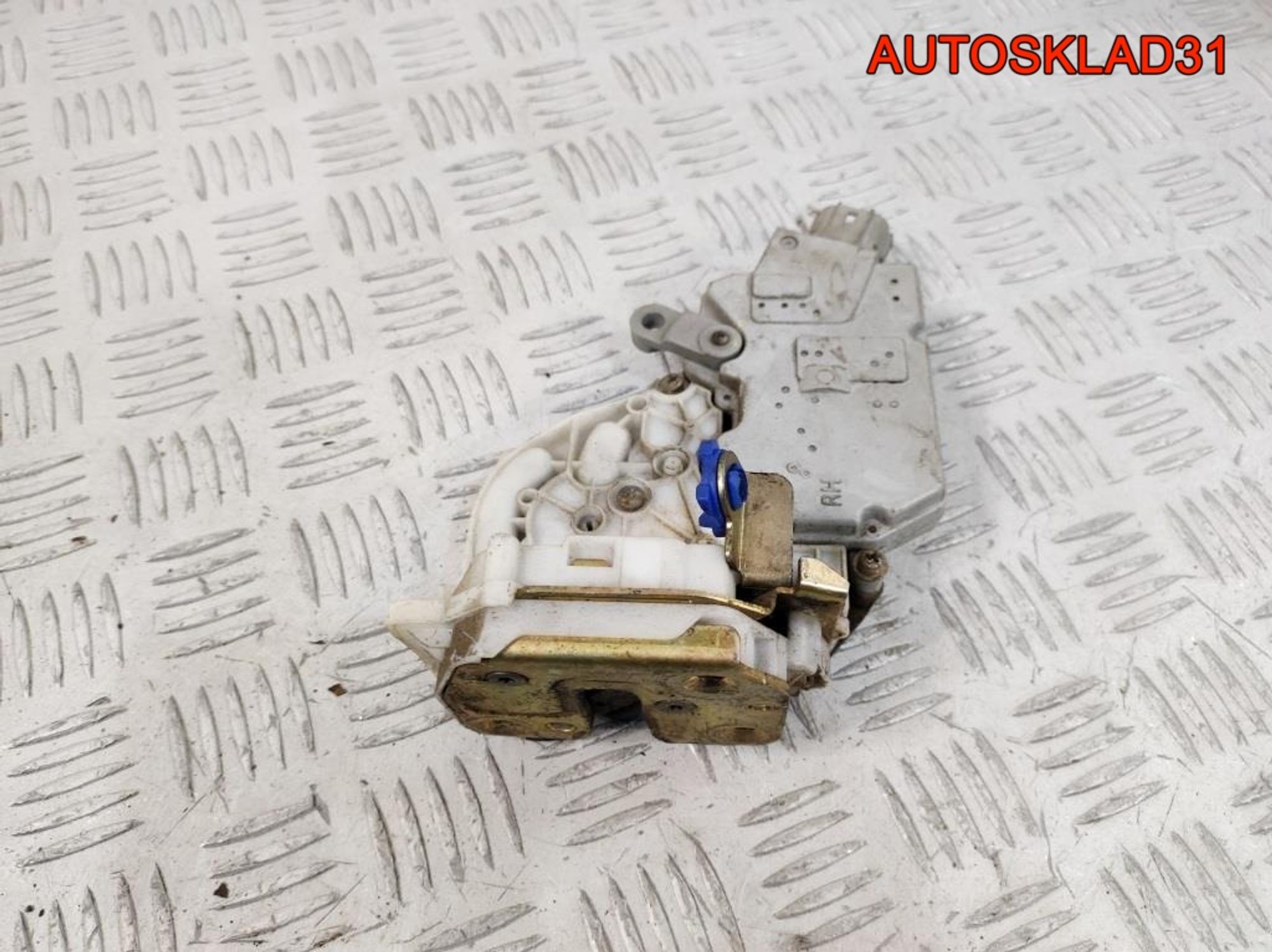 Замок двери задней правой Nissan Primera P11 825022F000, 1000 рублей, Дубовое