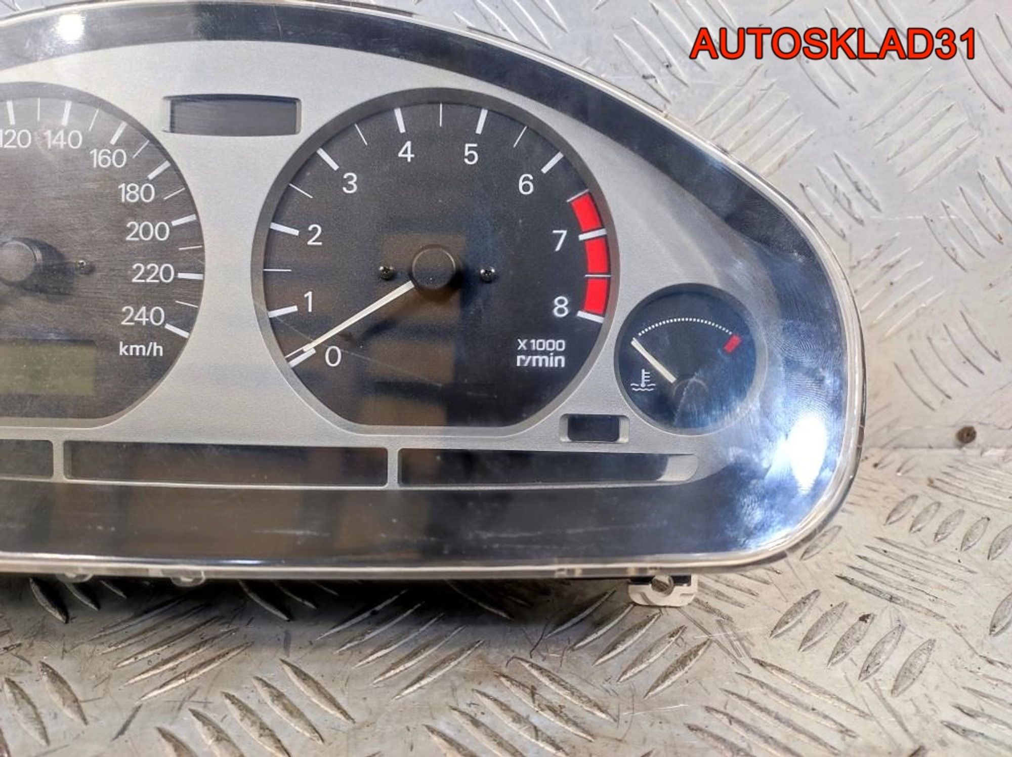 Панель приборов Mitsubishi Carisma MR916027 Бензин, 3300 рублей, Дубовое