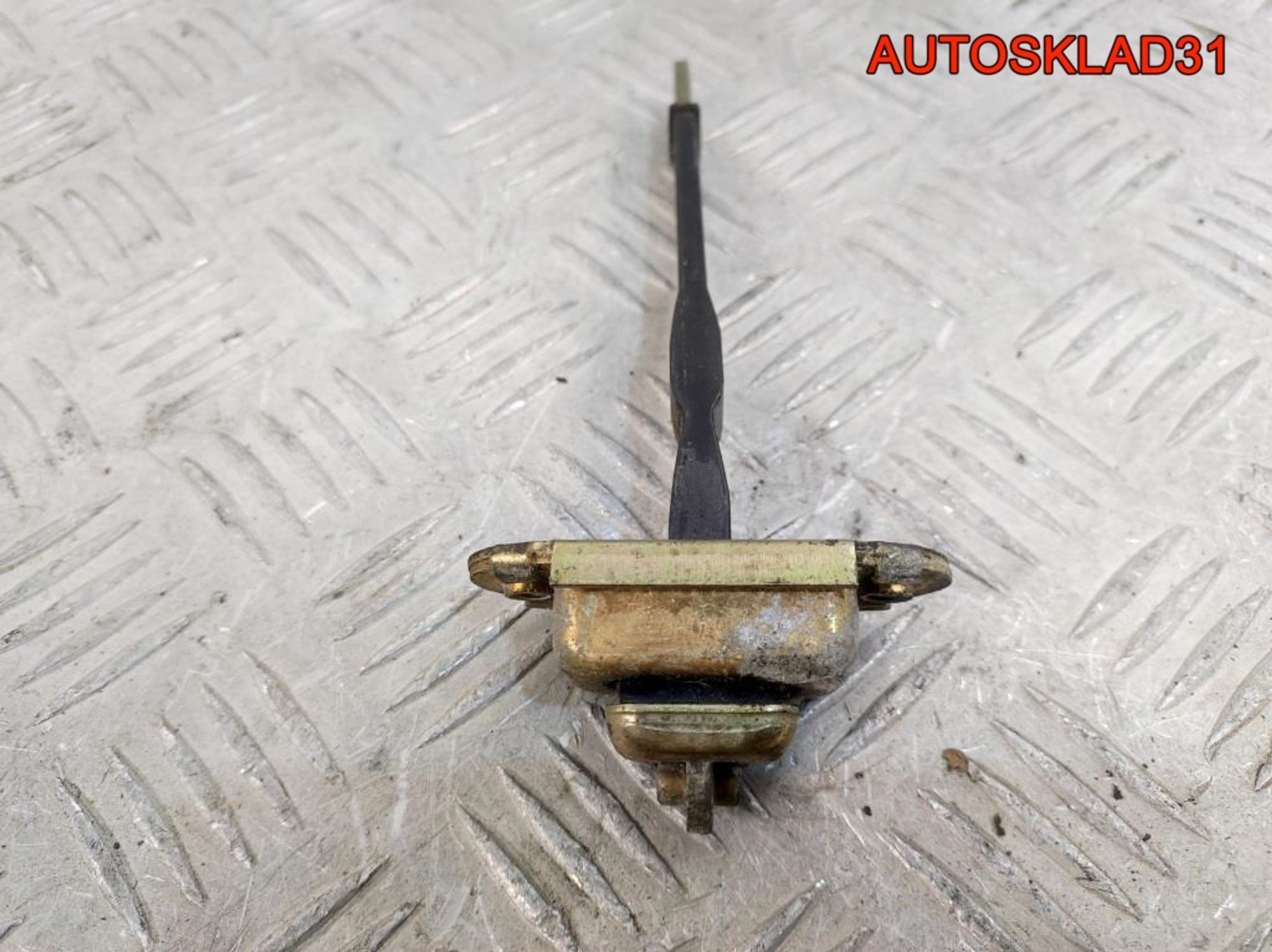 Ограничитель двери передний Mitsubishi Carisma DA, 800 рублей, Дубовое