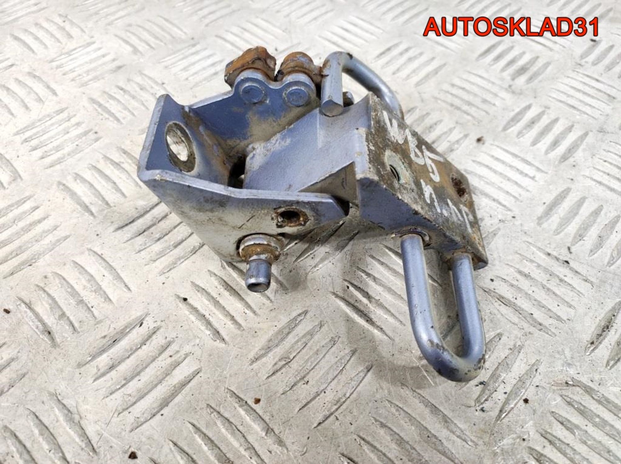 Петля двери передняя правая нижняя Audi A3 8L1, 4500 рублей, Дубовое