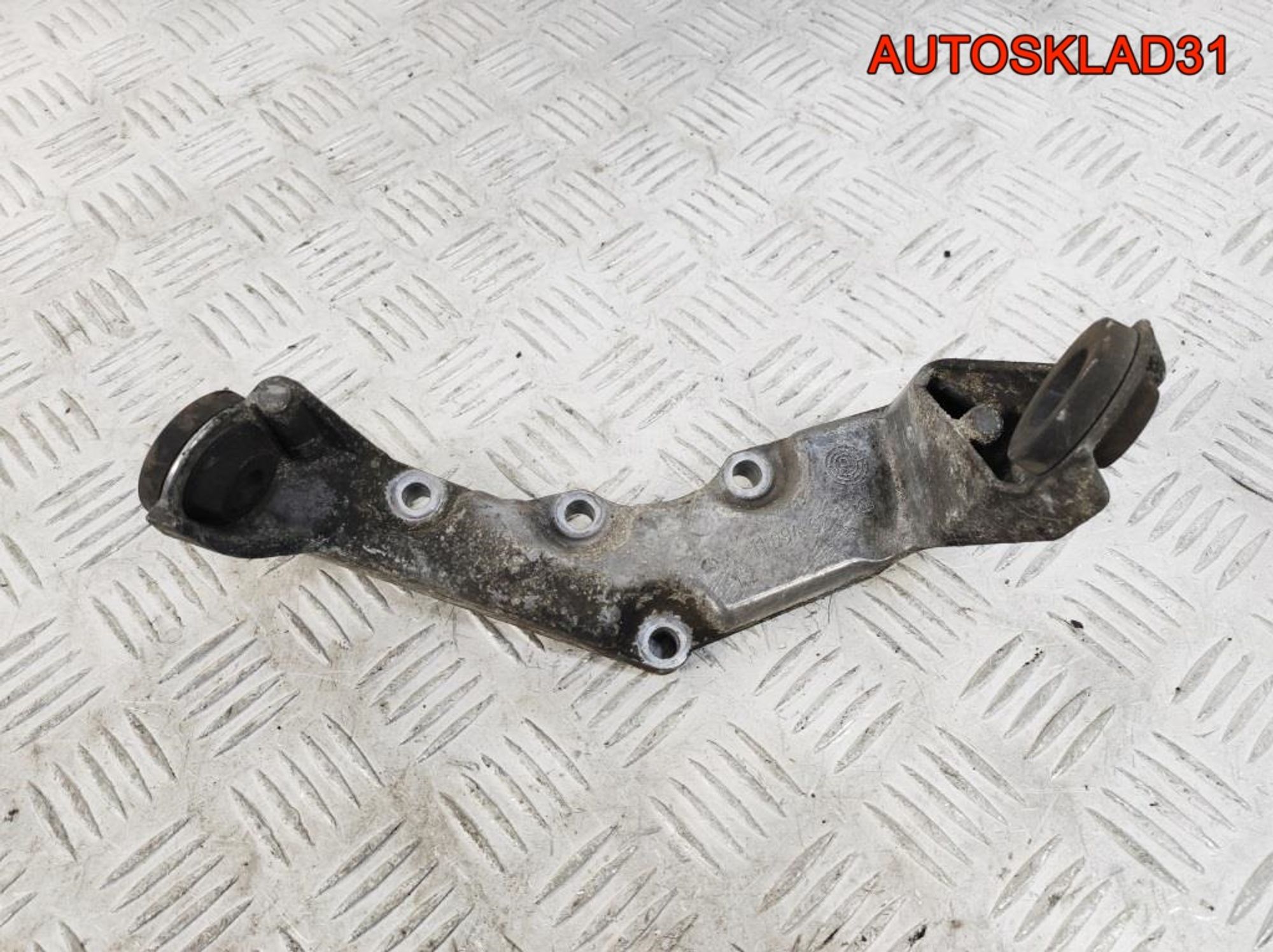 Кронштейн гидроусилителя Mercedes W203 A1110940241, 700 рублей, Дубовое