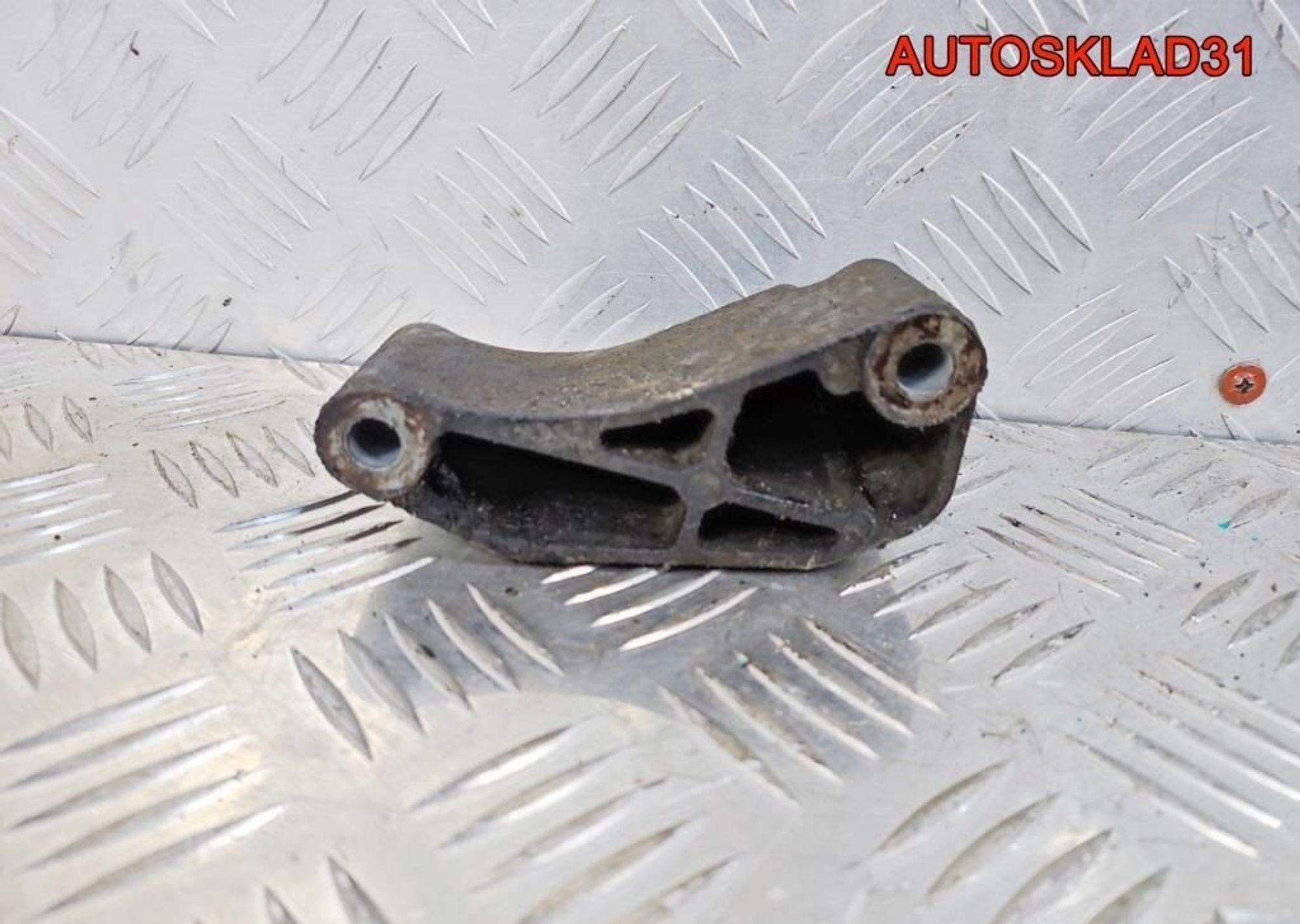 Кронштейн кондиционера Mercedes W202 A6112340039, 900 рублей, Дубовое