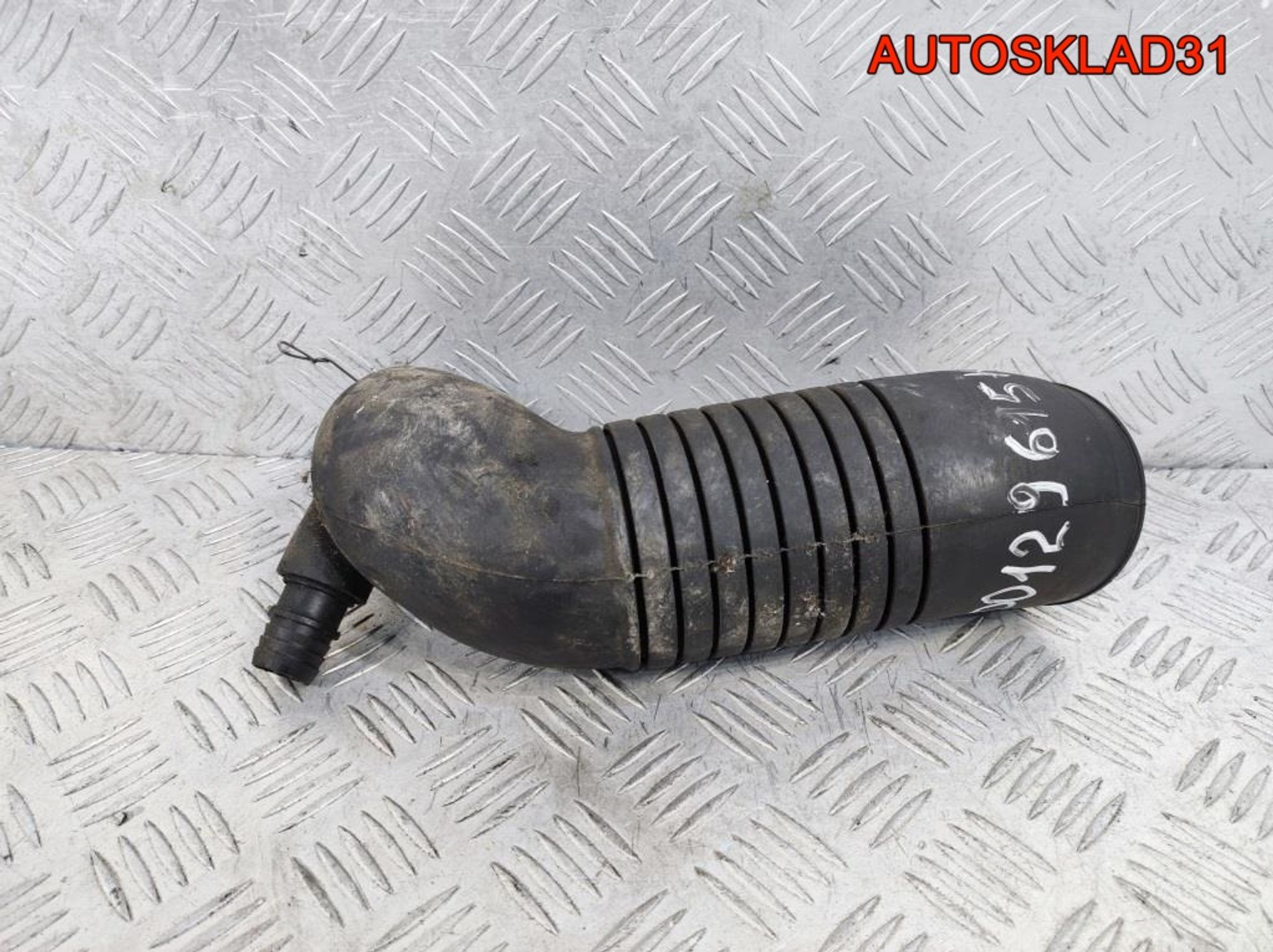 Патрубок интеркулера Audi A6 C5 8D0129615K Дизель, 900 рублей, Дубовое