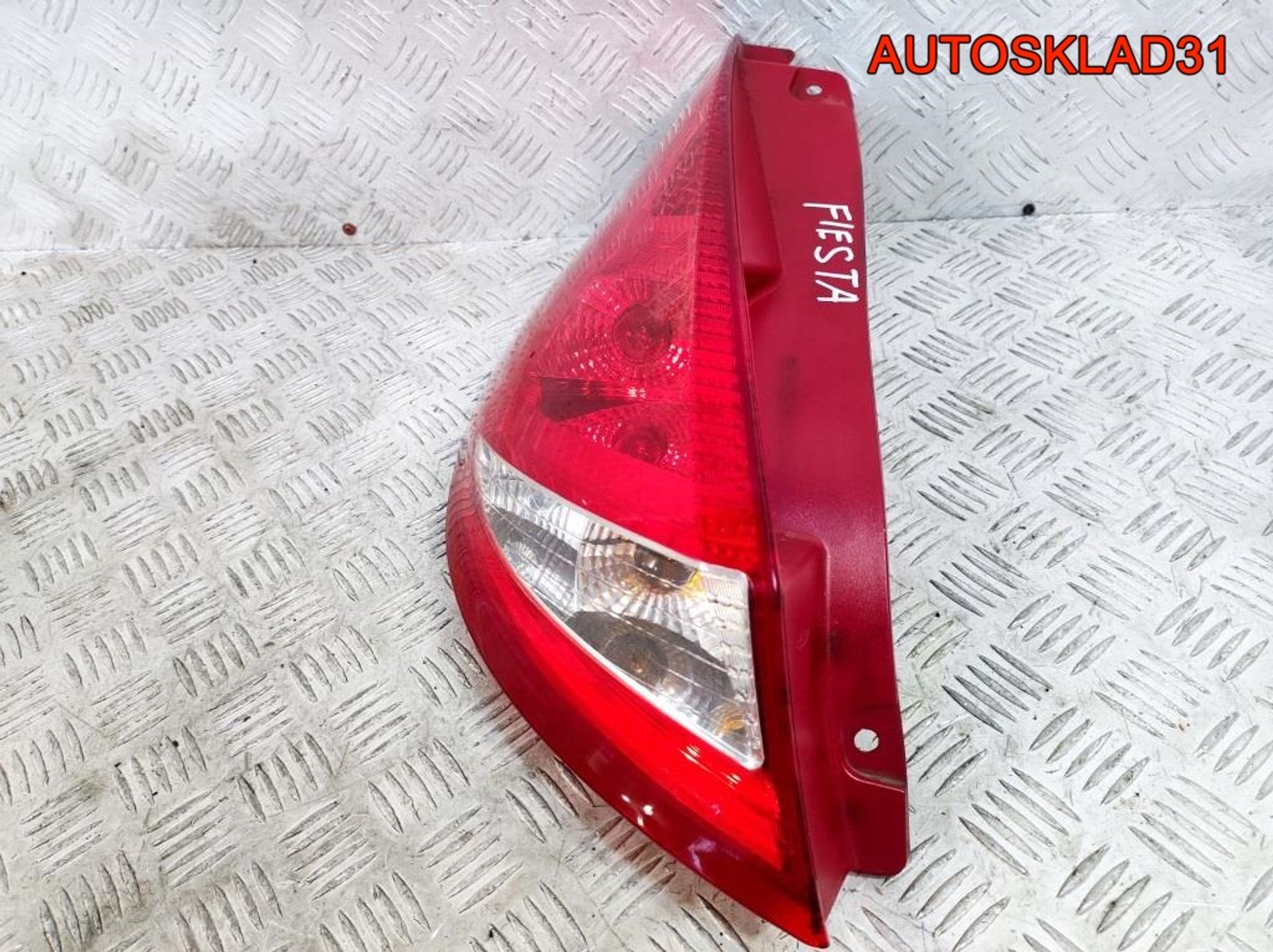 Фонарь задний левый Ford Fiesta 8A6113405AE, 3300 рублей, Дубовое