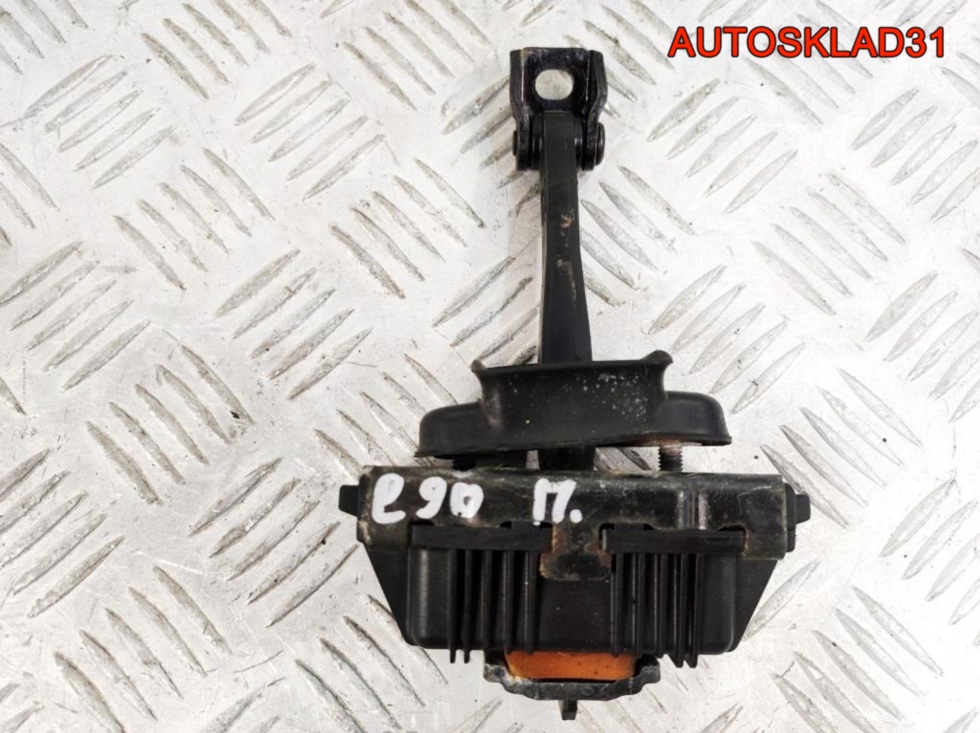 Ограничитель двери передний BMW E90 51217176807, 1100 рублей, Дубовое