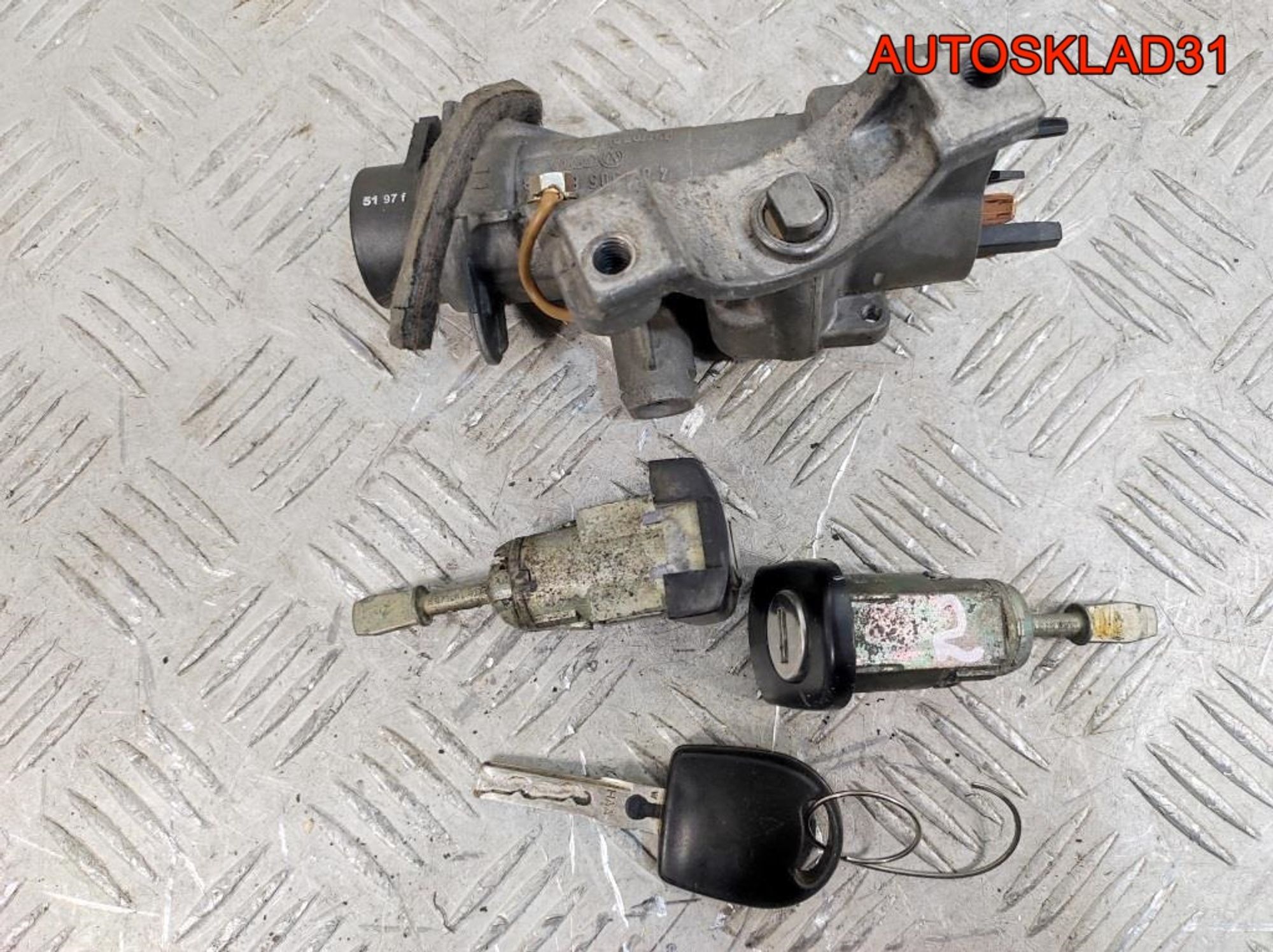 Комплект замок зажигания и личинки с ключом VW Golf 4  4B0905851B, 4500 рублей, Дубовое