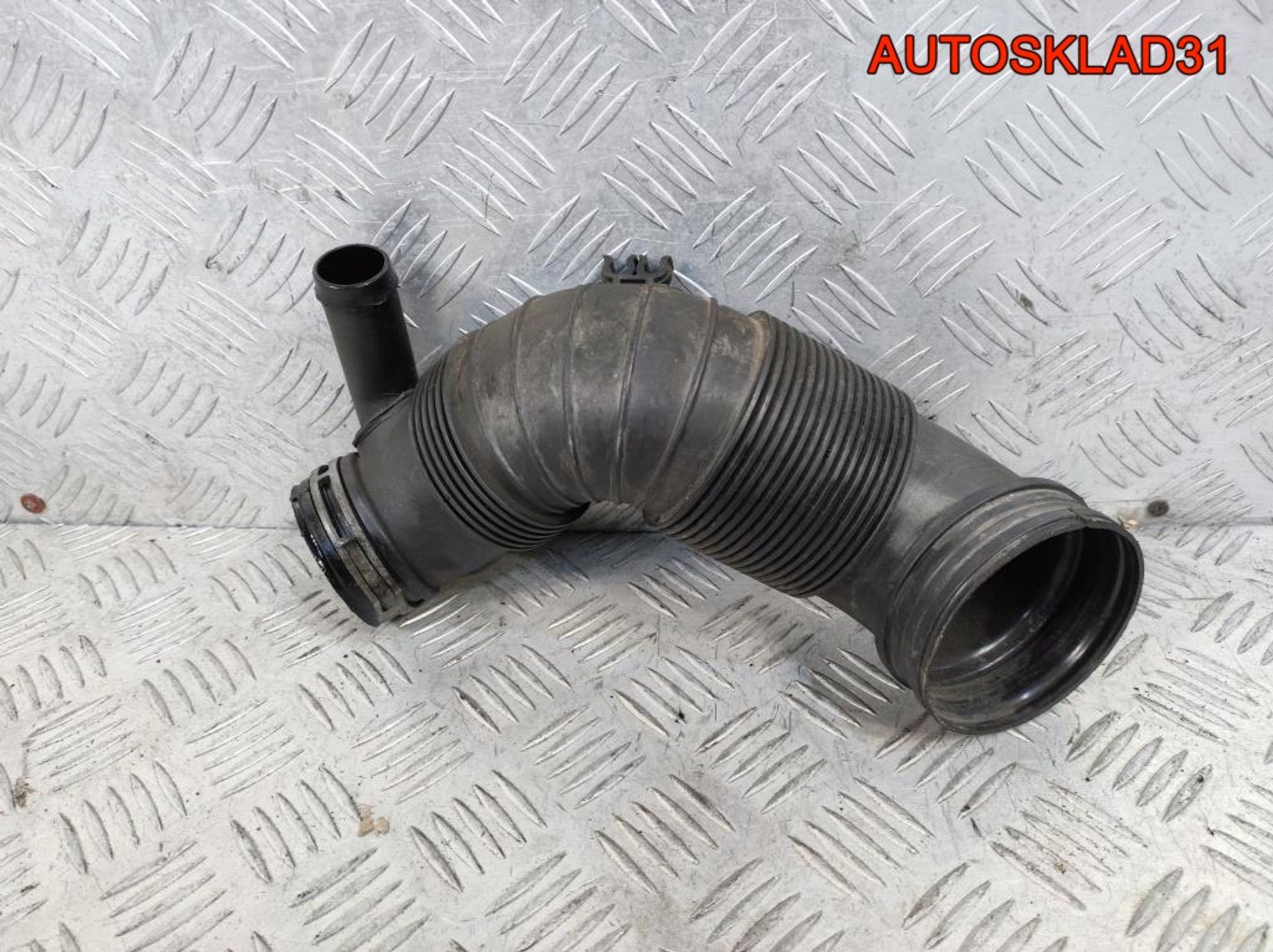 Патрубок воздушного фильтра Passat B6 3C0129654P, 900 рублей, Дубовое