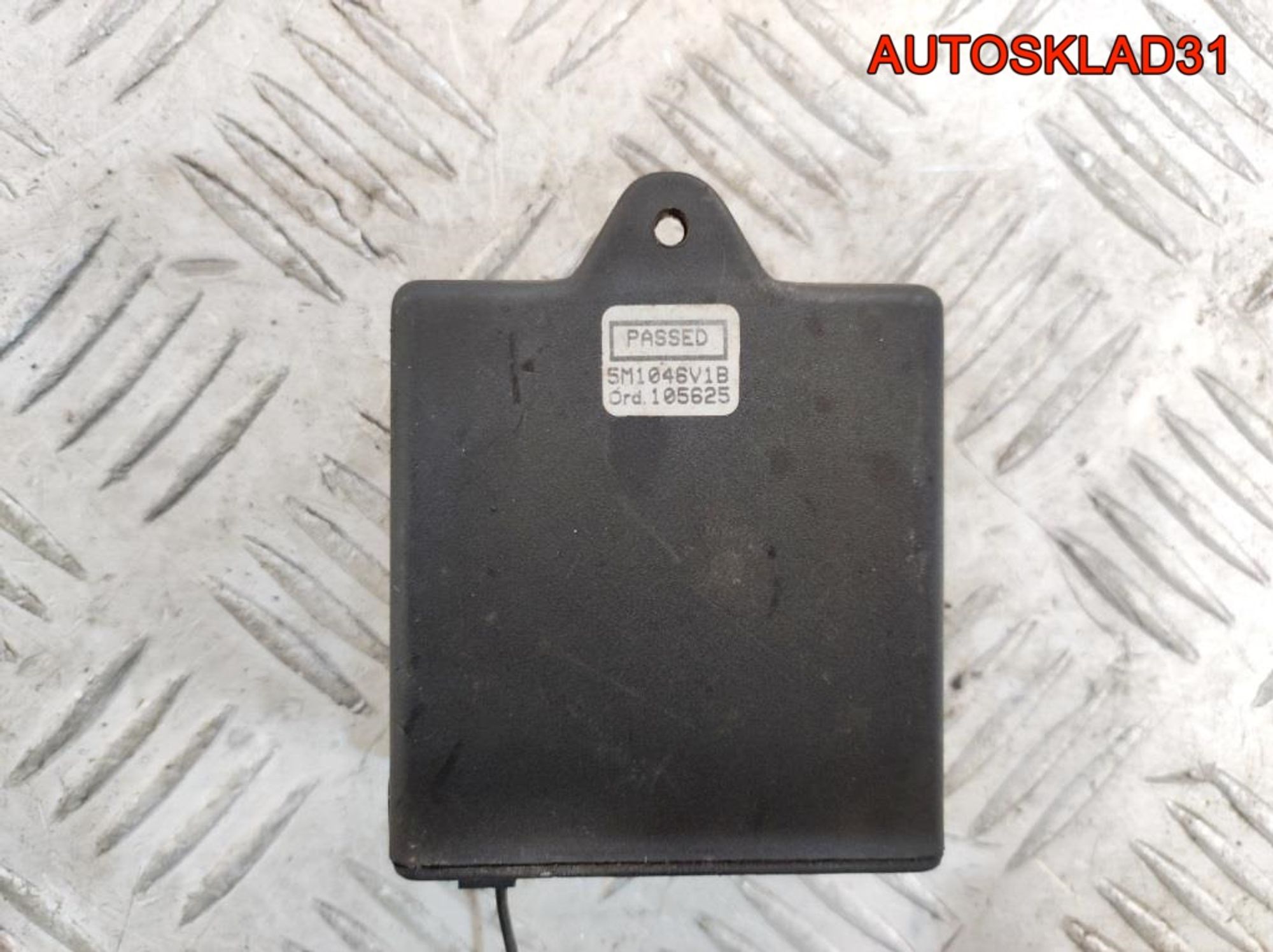 Блок управления центральным замком Golf 4 4M1046V1C, 2100 рублей, Дубовое