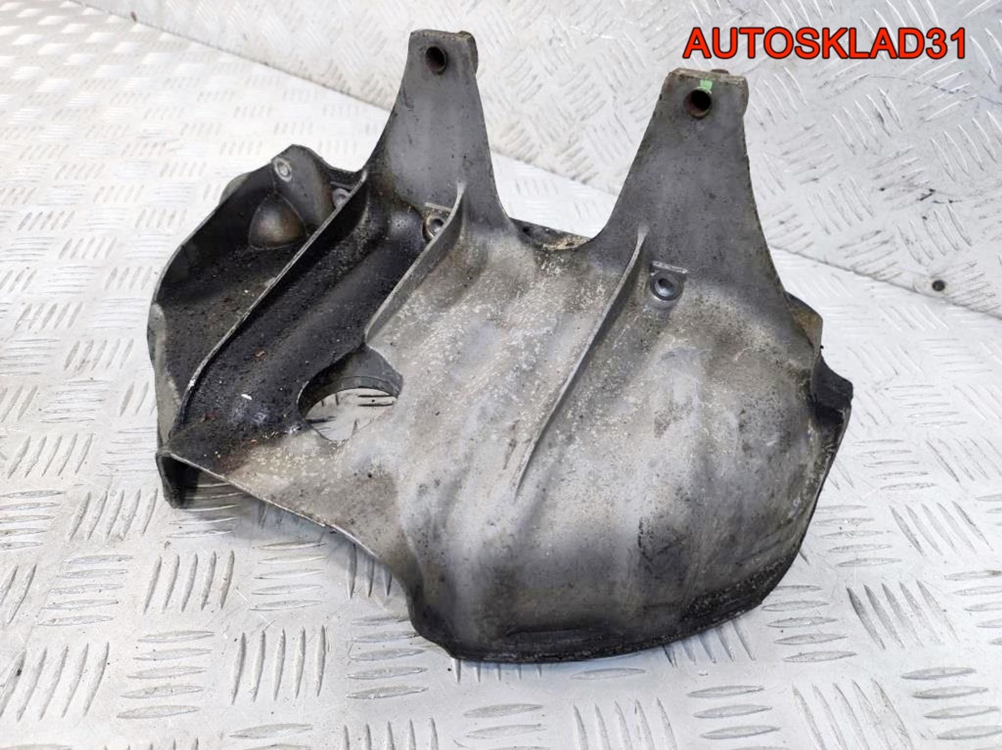 Экран тепловой VW Touran 2,0 BSX 06A133228P, 1300 рублей, Дубовое