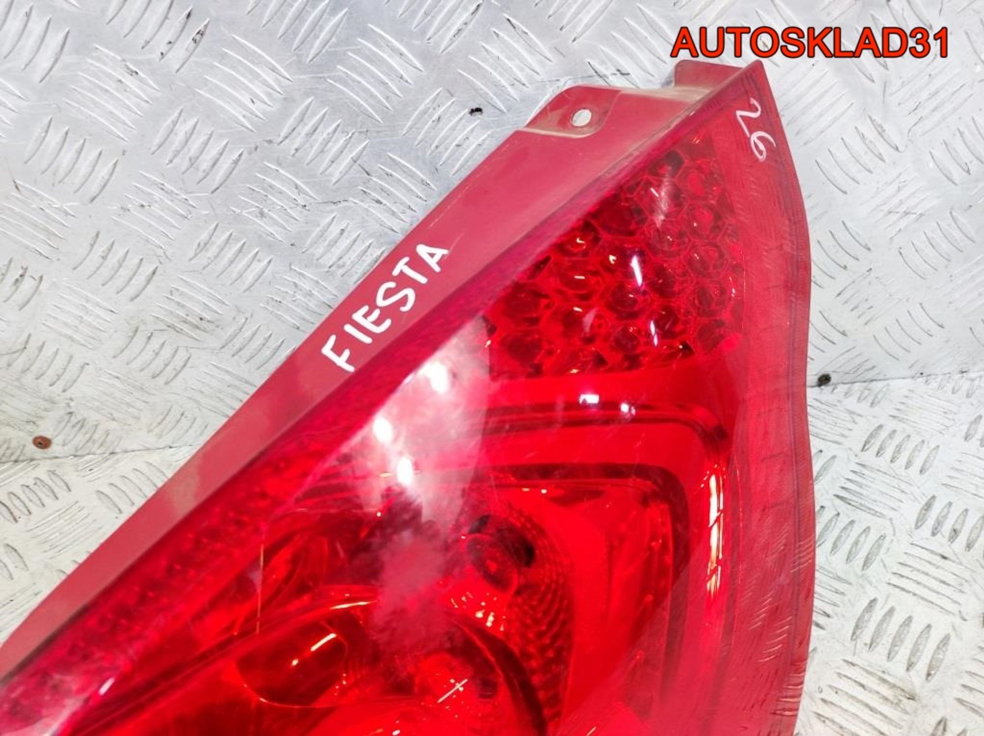 Фонарь задний правый Ford Fiesta 8A6113404AE, 3300 рублей, Дубовое