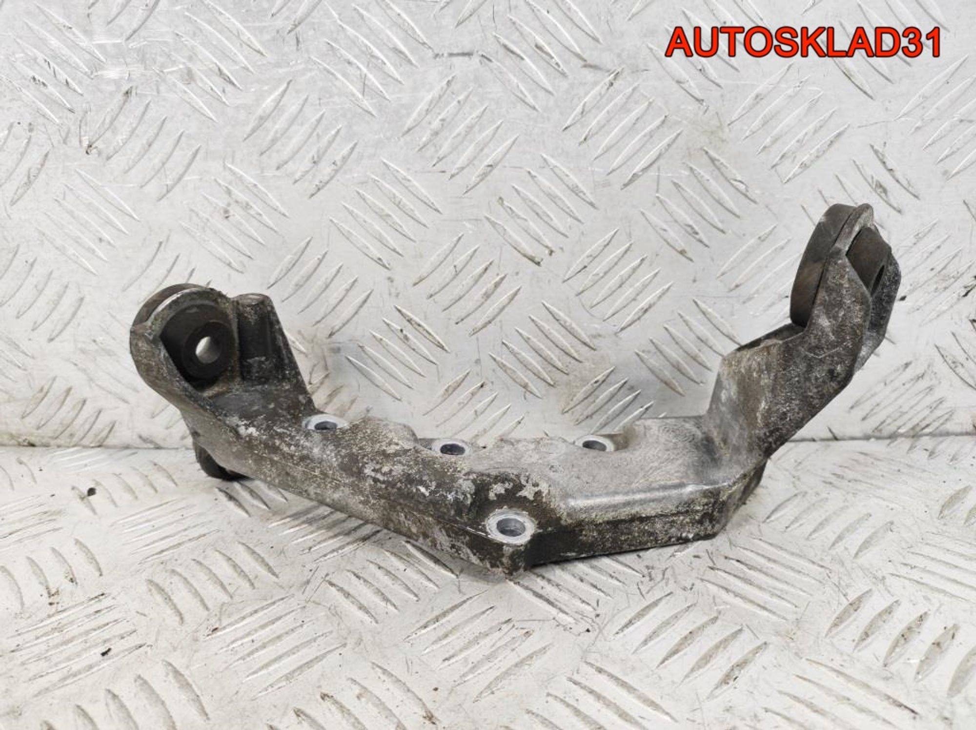 Кронштейн гидроусилителя Mercedes W203 A1110940241, 700 рублей, Дубовое