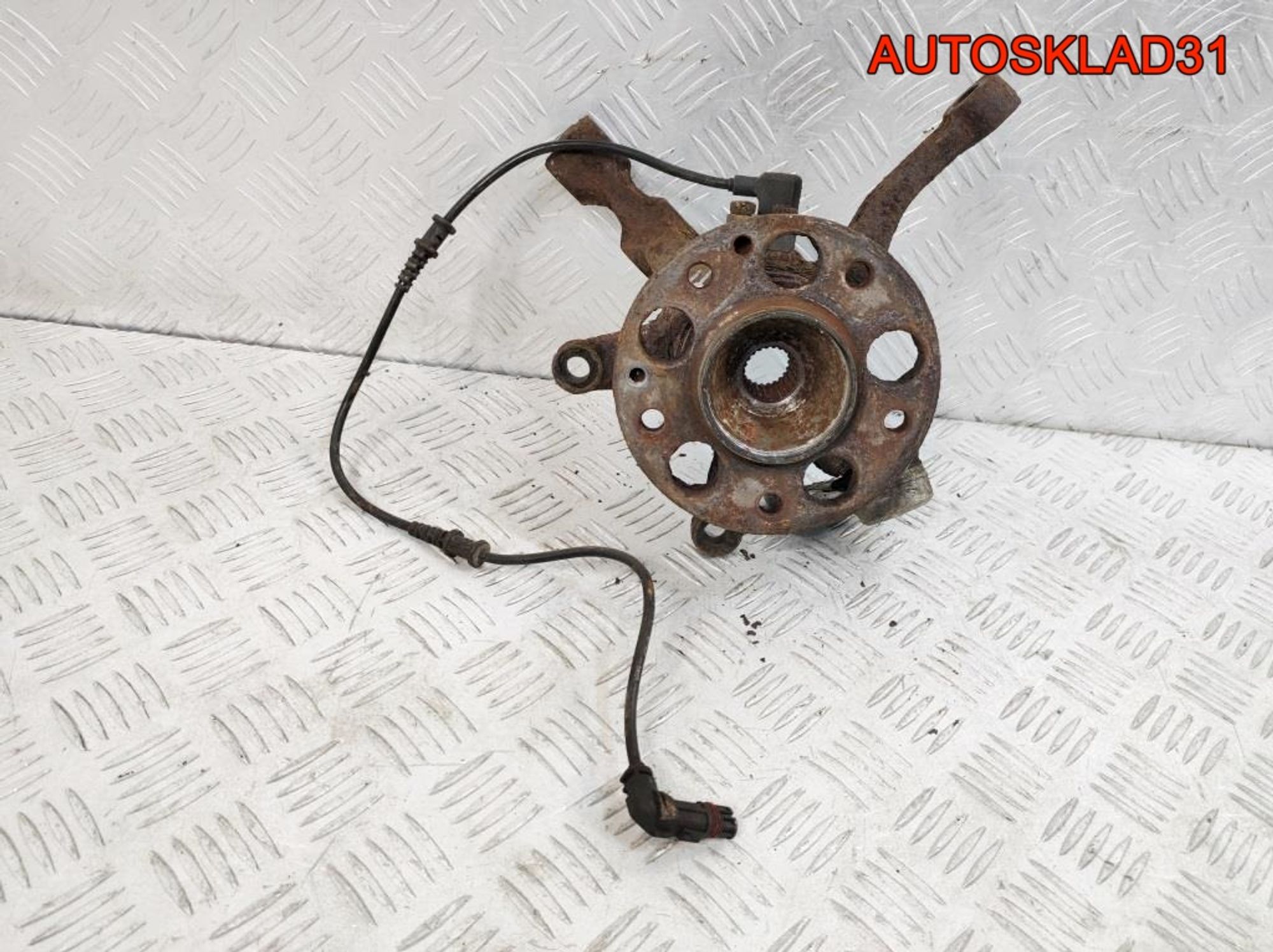 Кулак поворотный передний правый Mercedes W168 A1683301720, 2500 рублей, Дубовое