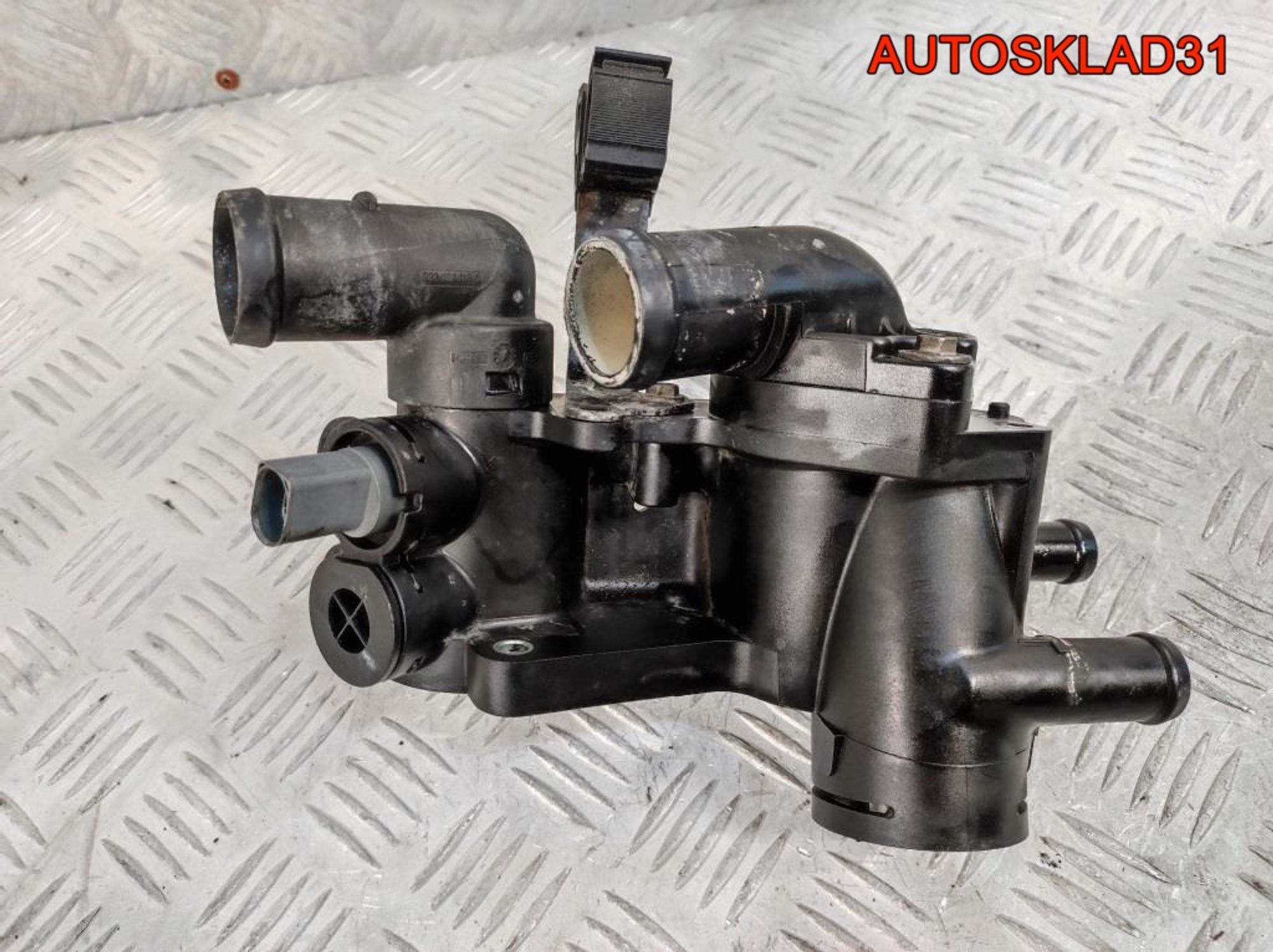 Корпус термостата Skoda Fabia 1,4 Бензин 032121111AP, 900 рублей, Дубовое