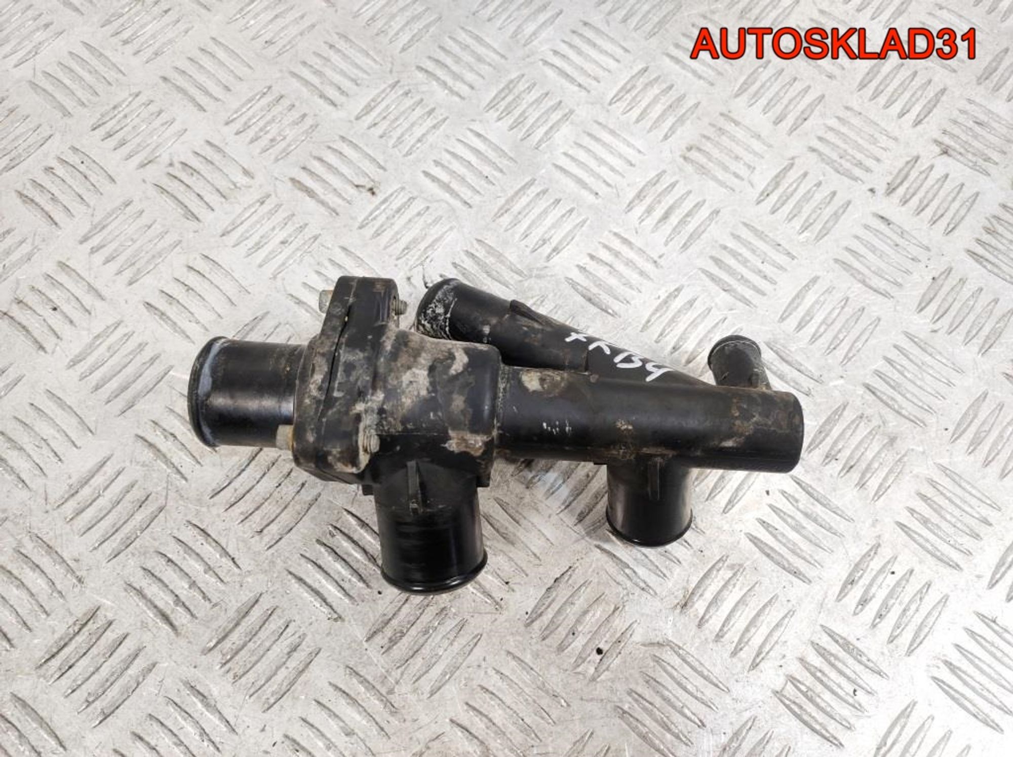 Корпус термостата Ford Maverick 2 3,0 7KB4 2M2E8A587CD, 900 рублей, Дубовое