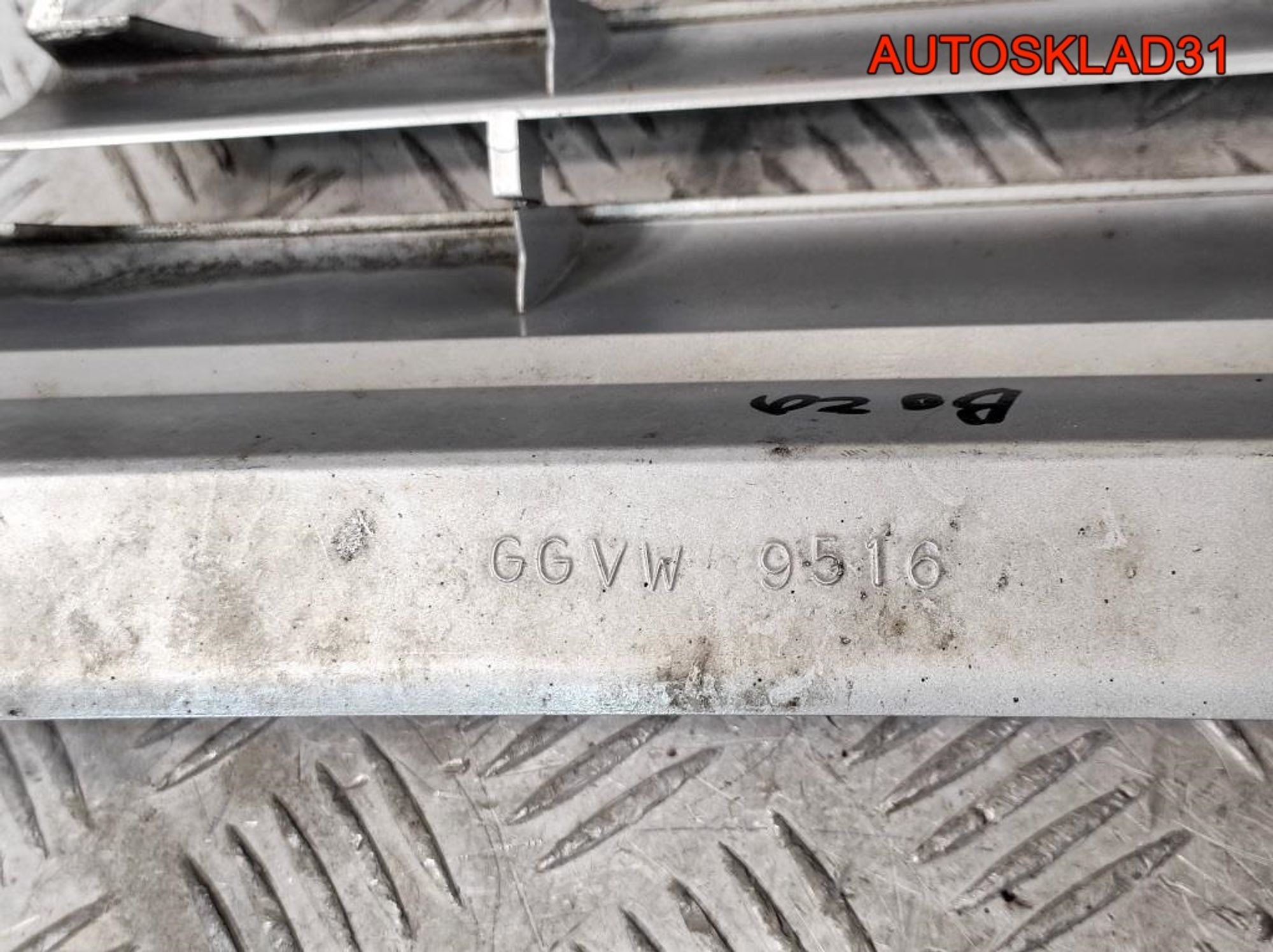 Решётка радиатора Volkswagen Bora 1J5853653OE, 2500 рублей, Дубовое