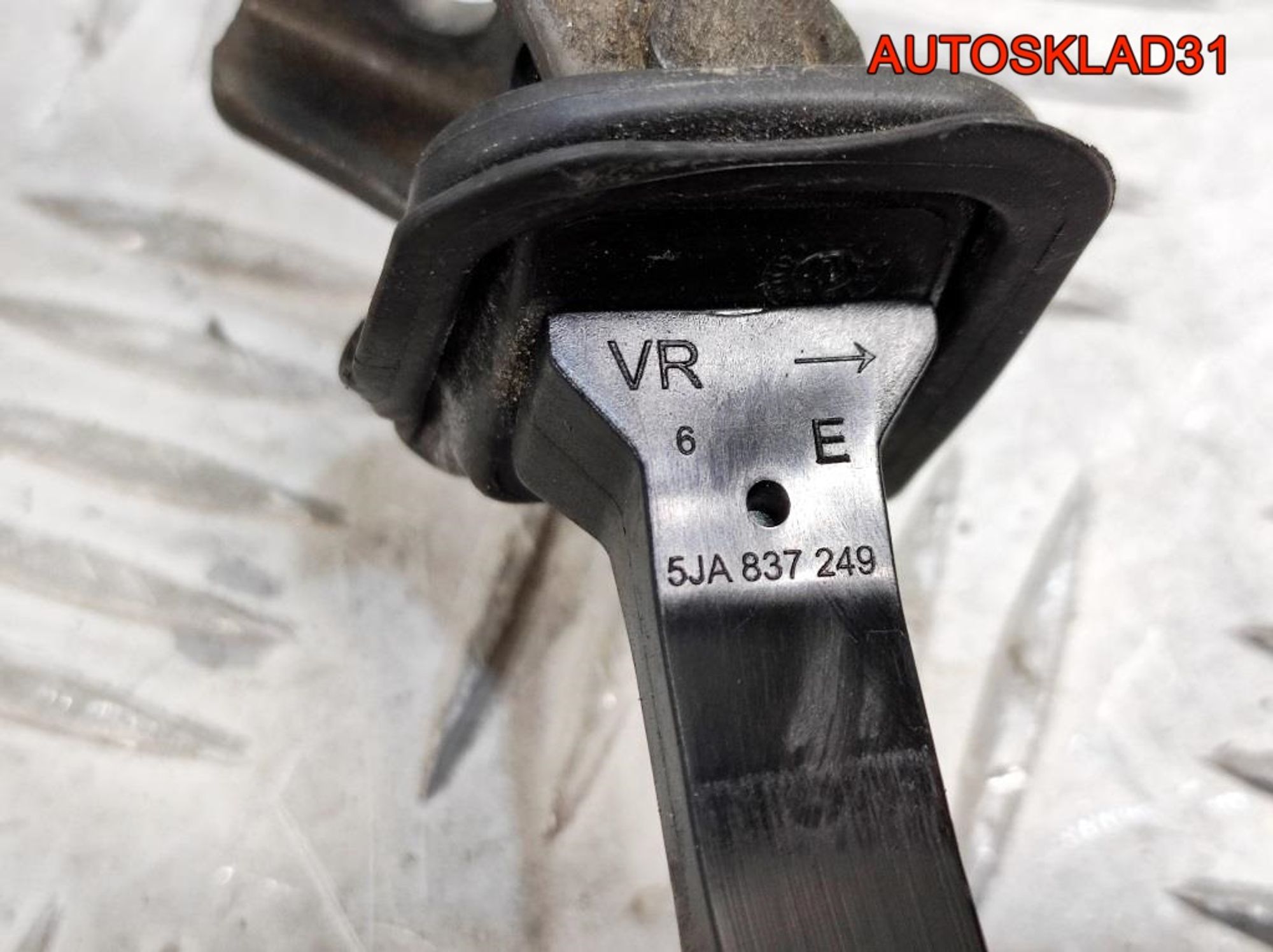 Ограничитель двери передний Skoda Rapid 5JA837249E, 1400 рублей, Дубовое