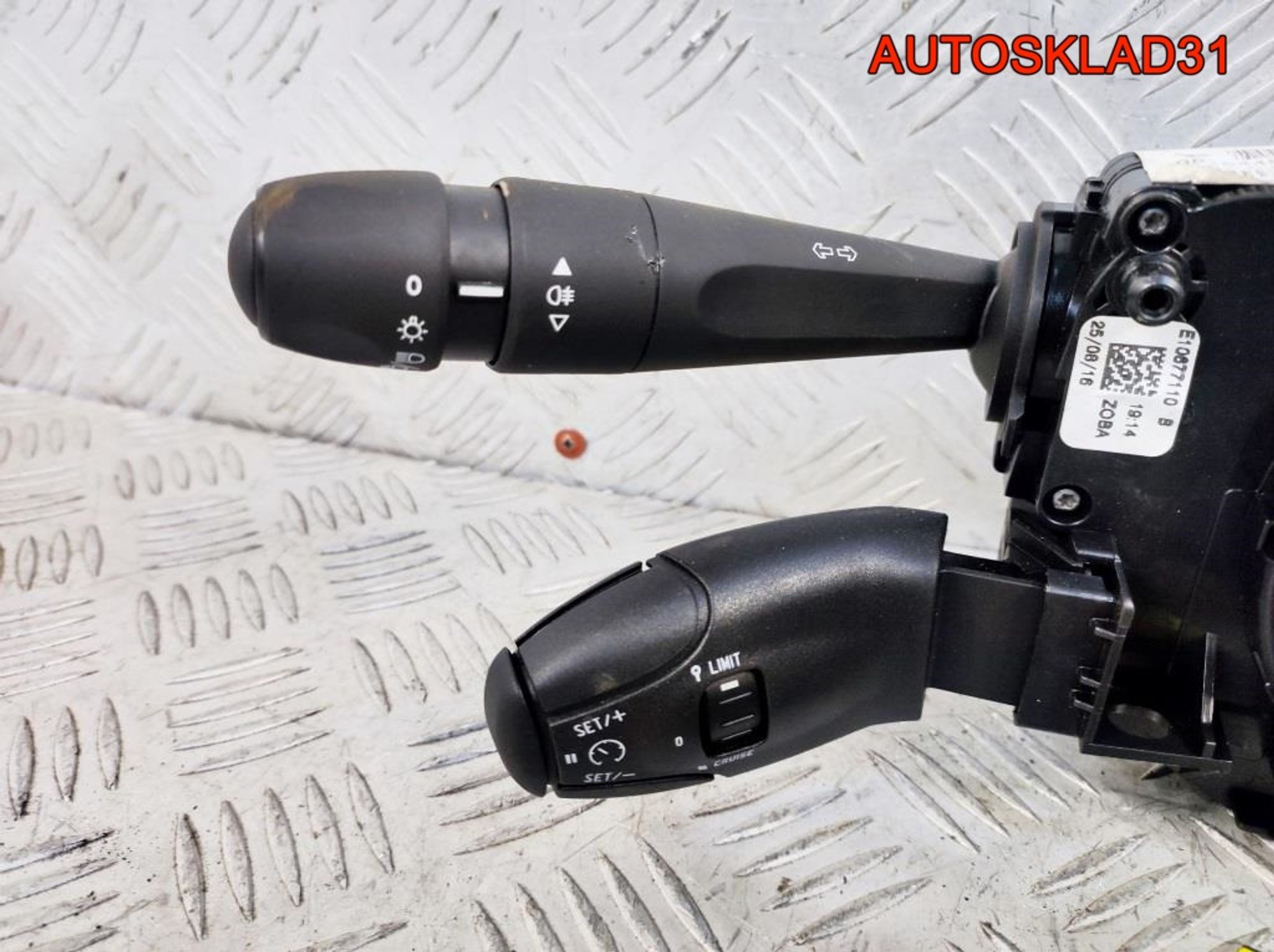 Переключатель подрулевой Peugeot 208 98154492ZD, 21900 рублей, Дубовое