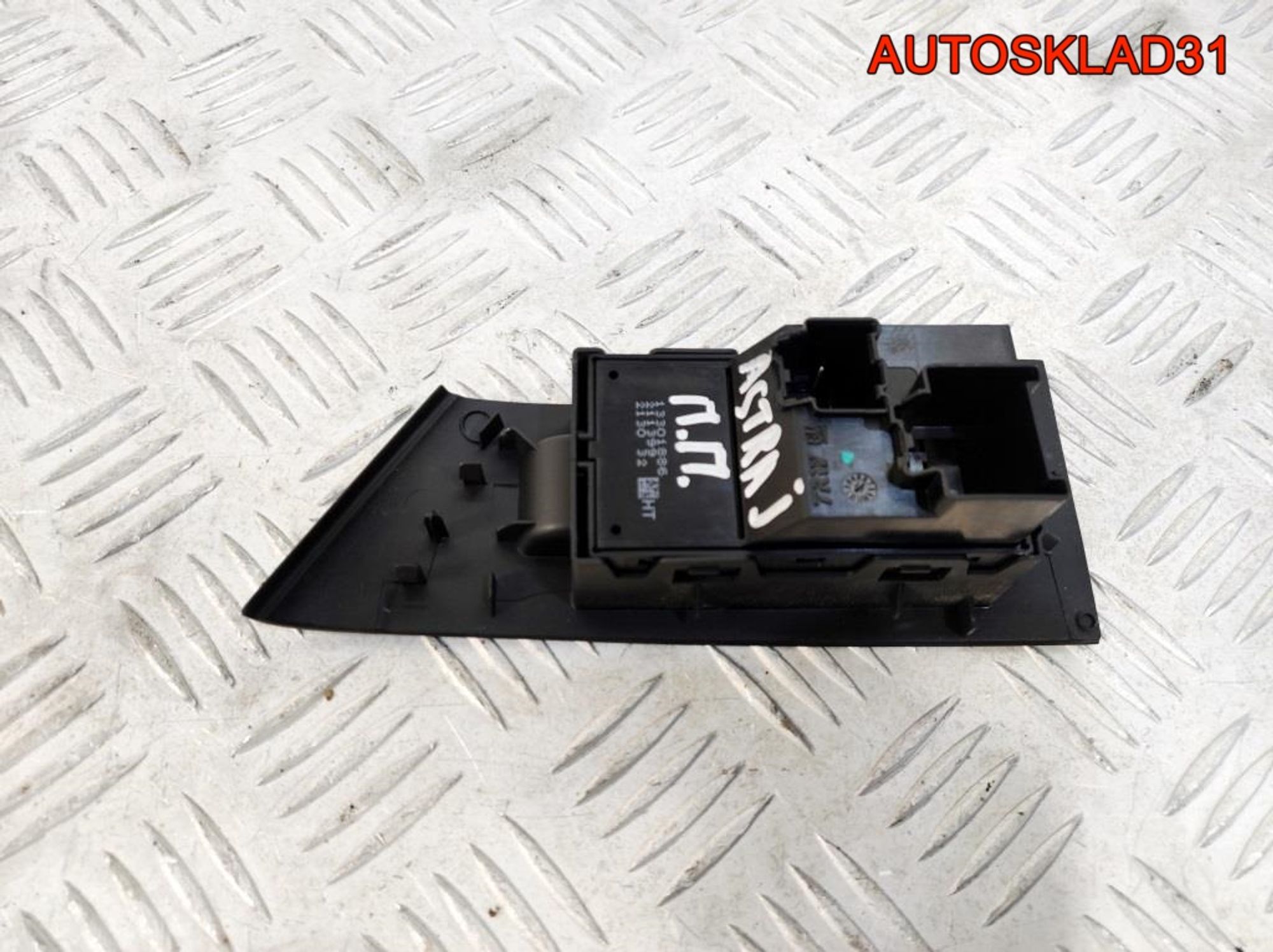 Кнопка стеклоподъемника Opel Astra J 13301886, 900 рублей, Дубовое