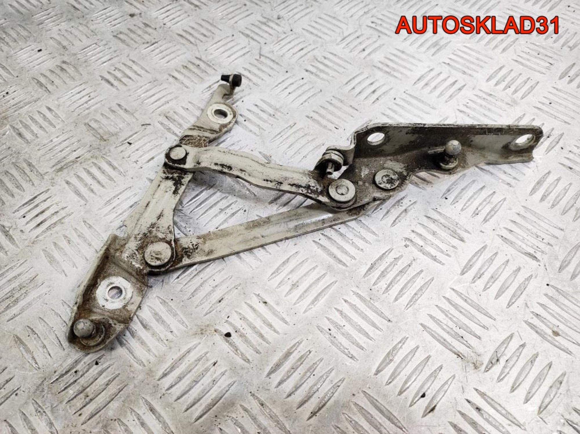 Петля крышки багажника правая Mazda 3 BK BN8V52720C, 900 рублей, Дубовое