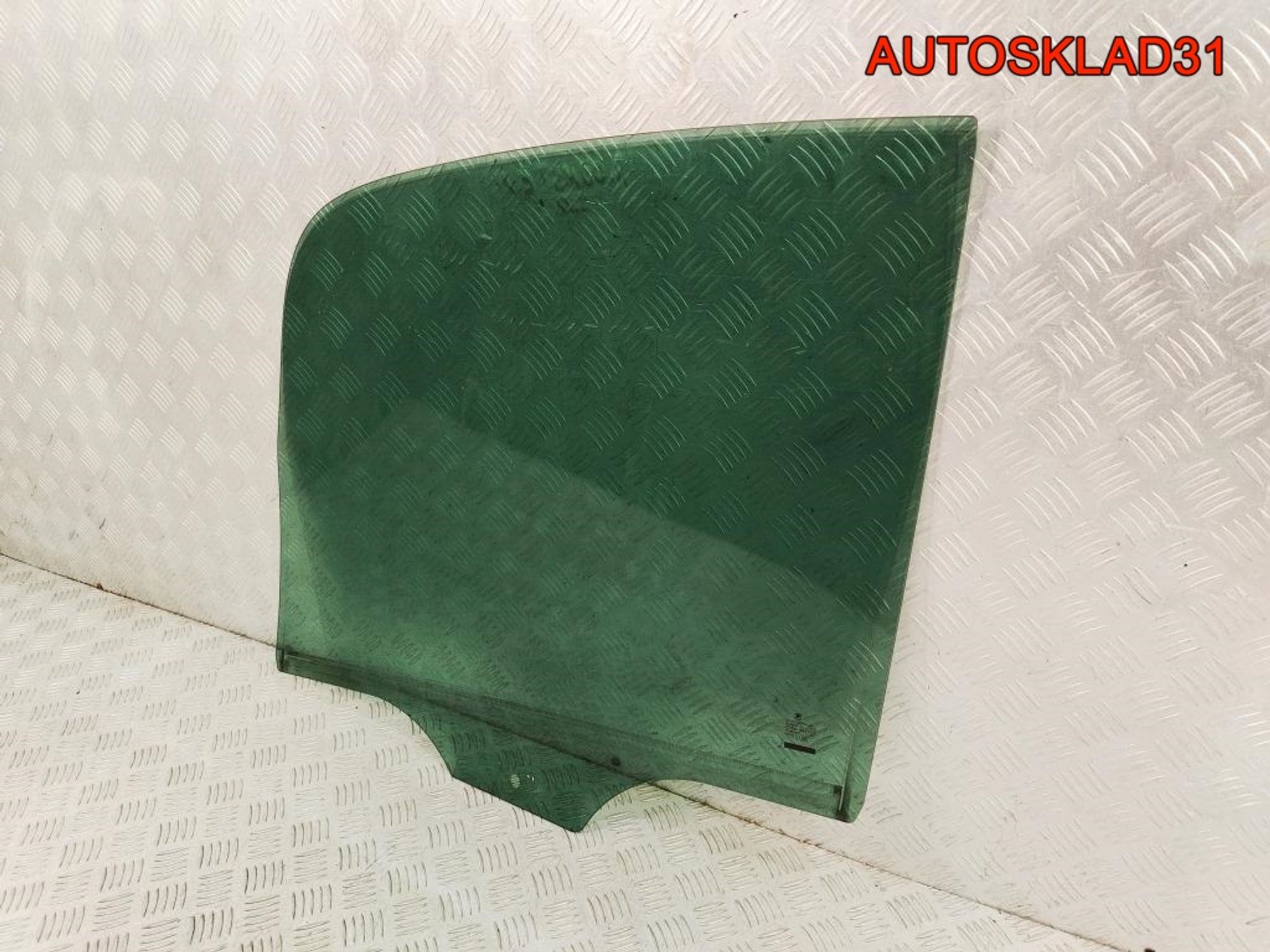 Стекло двери задней правой Skoda Roomster 5J7845206E, 2500 рублей, Дубовое