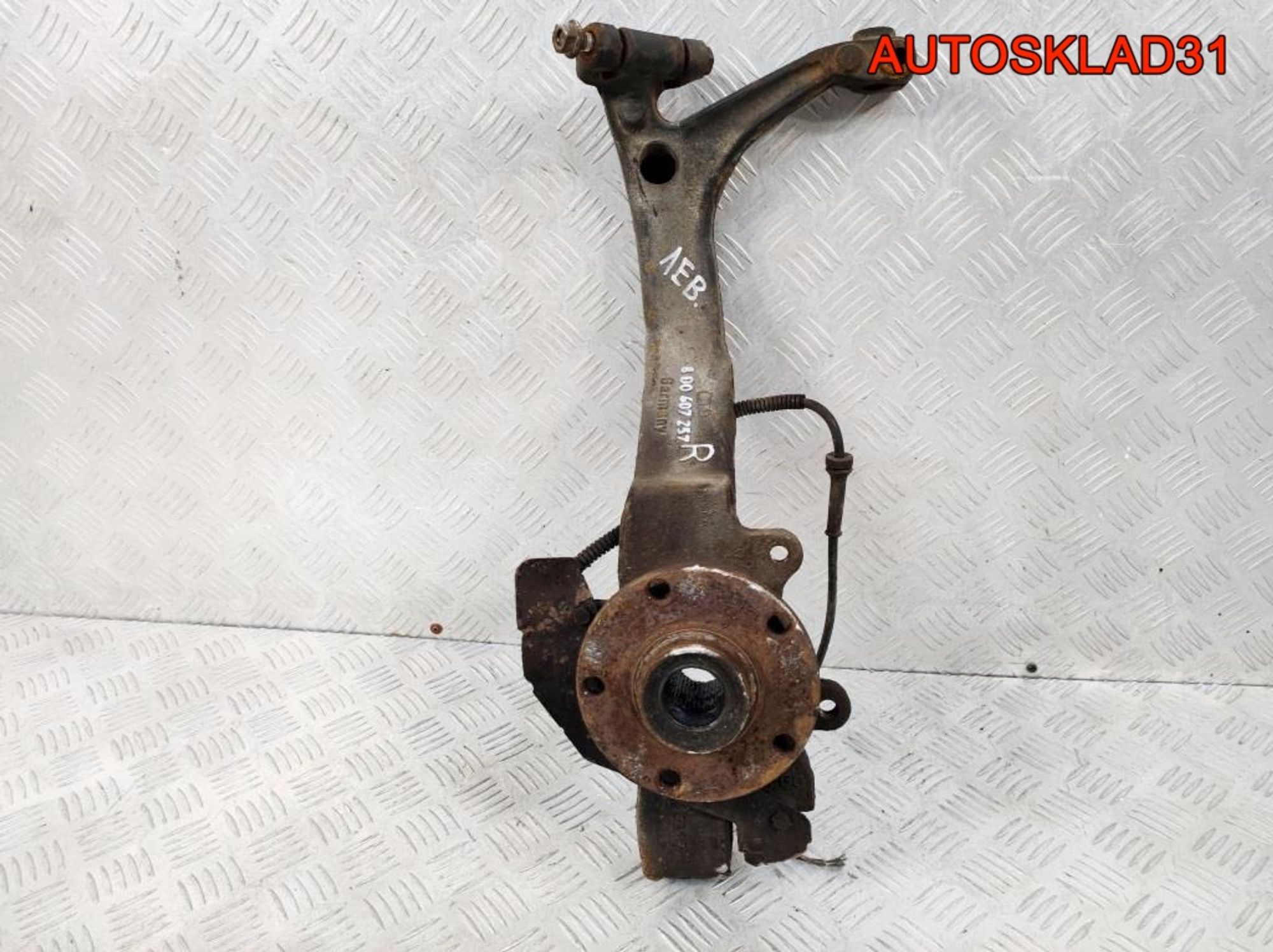 Кулак передний левый VW Passat B5 8D0407257R, 1200 рублей, Дубовое