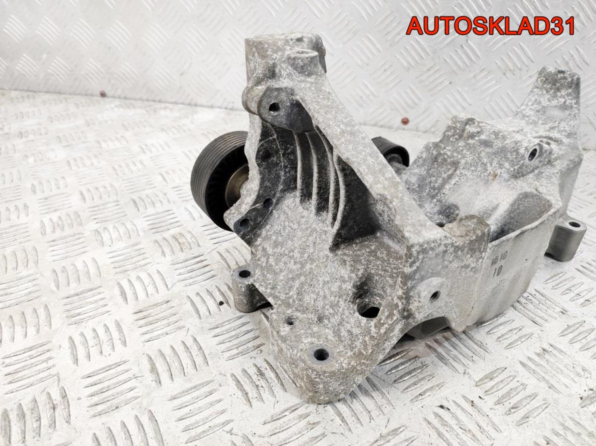 Кронштейн кондиционера BMW E90 2.0 N47D20A 11167802639, 1000 рублей, Дубовое