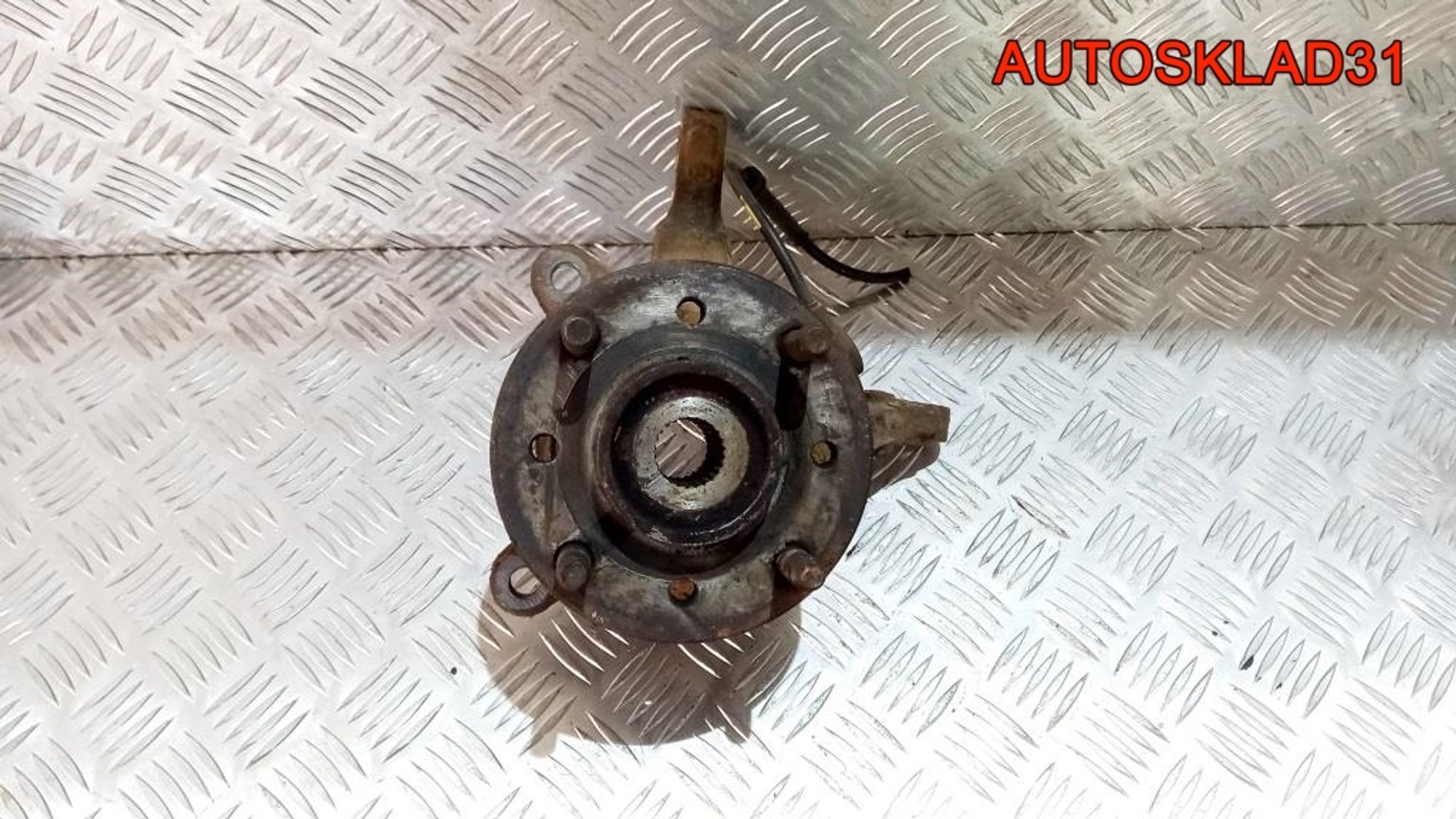 Кулак поворотный передний левый в сборе Mitsubishi Carisma DA MR369681, 3500 рублей, Дубовое