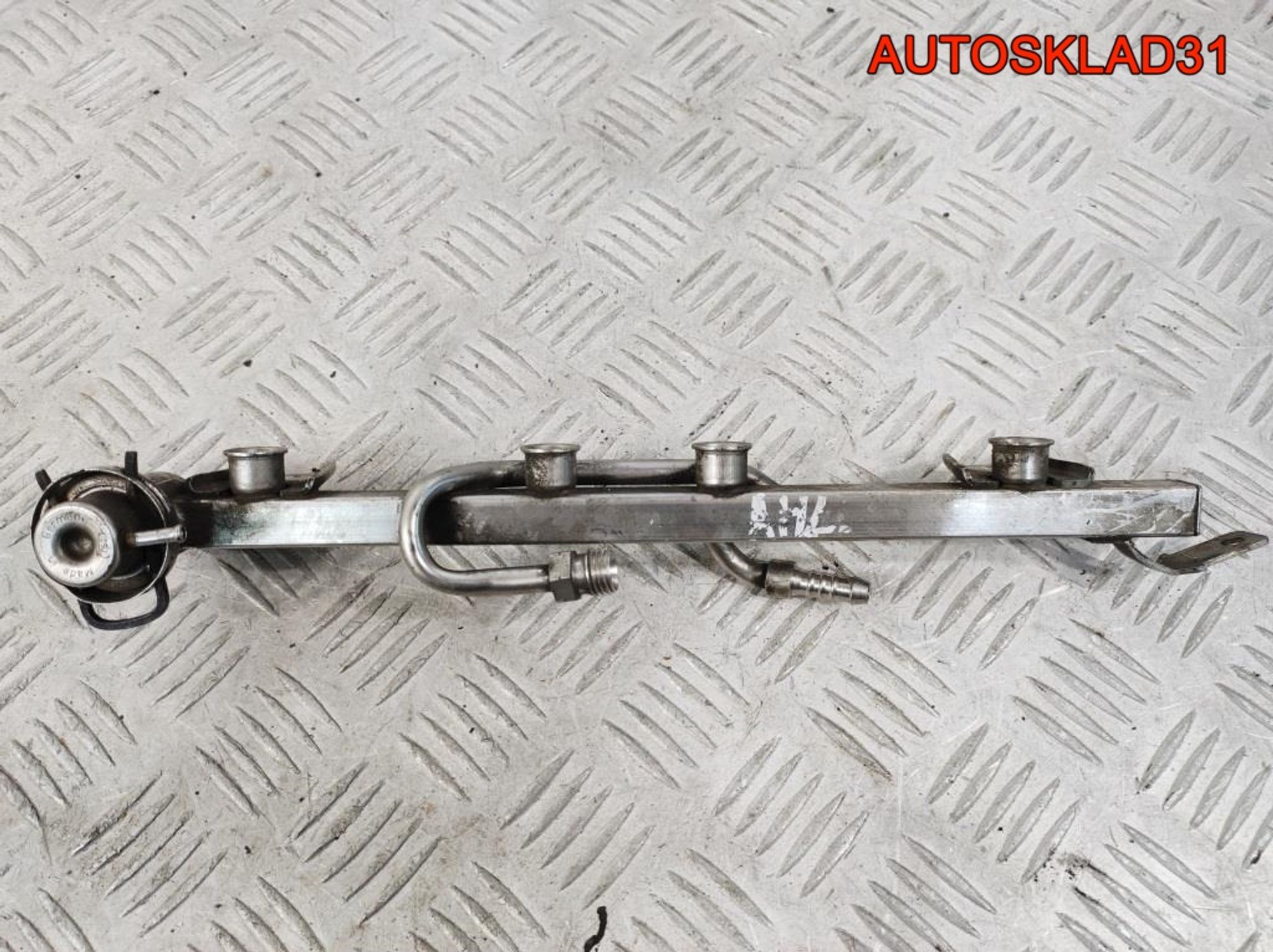 Рейка топливная VW Passat B5 1,6 AHL 
050133681A, 900 рублей, Дубовое