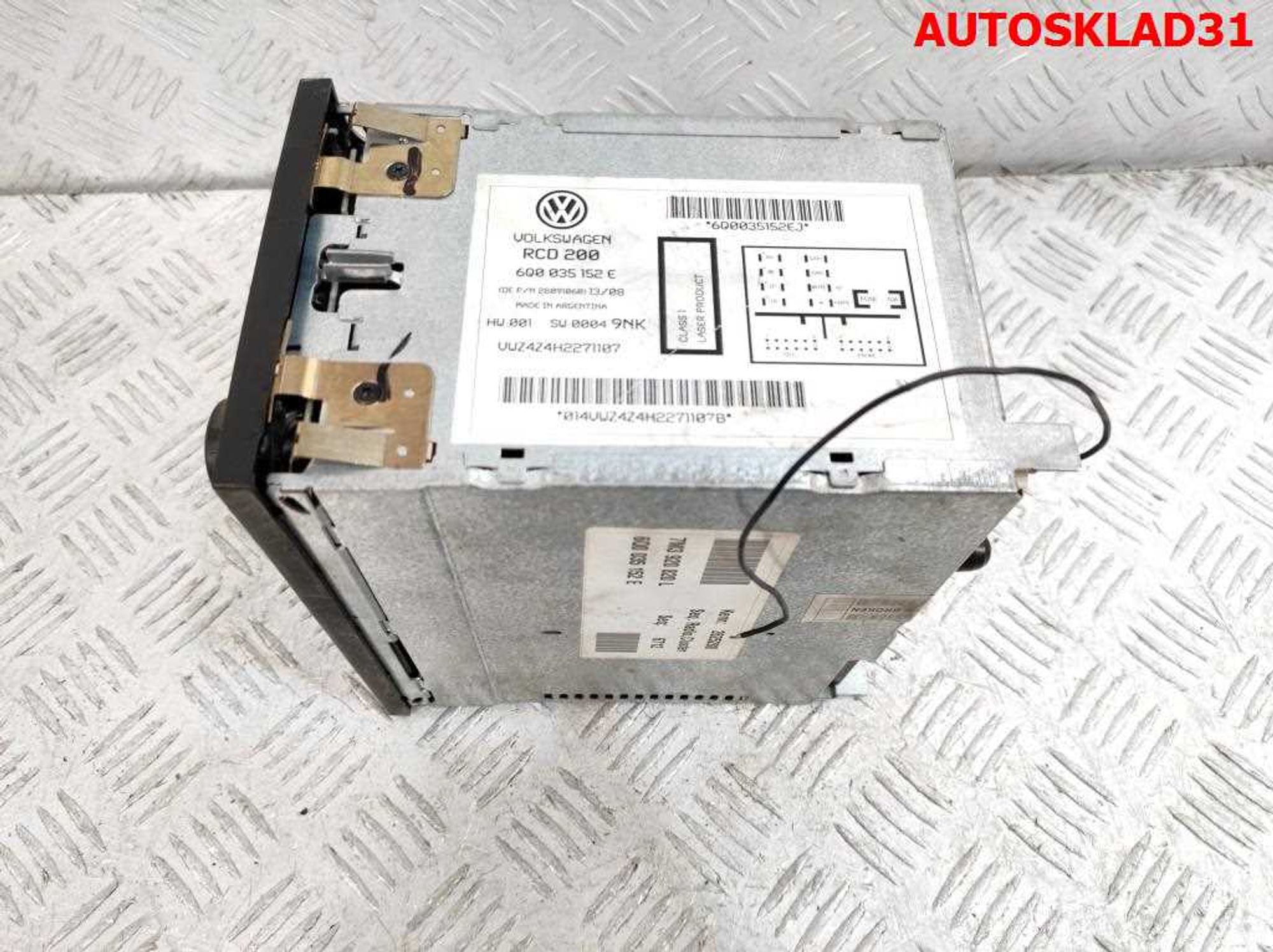 Магнитола RCD200 Volkswagen 2008 год 6Q0035152E, 1000 рублей, Дубовое