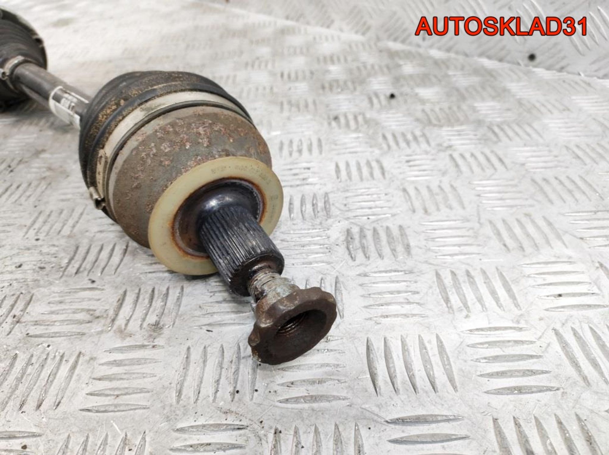 Полуось передняя левая Skoda Rapid 6R0407761B, 3200 рублей, Дубовое