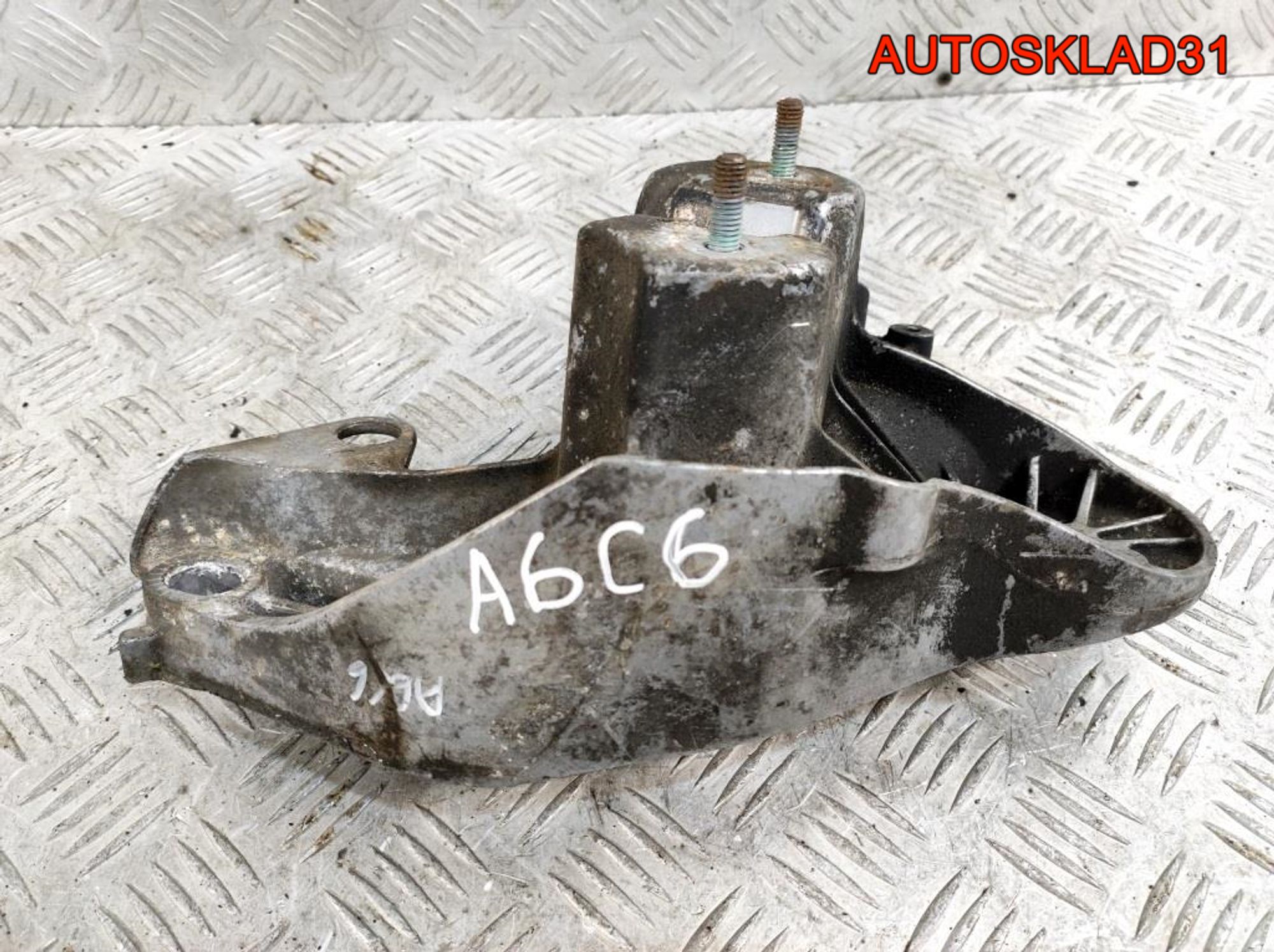Кронштейн двигателя левый Audi A6 C6 4F0199351H, 8100 рублей, Дубовое