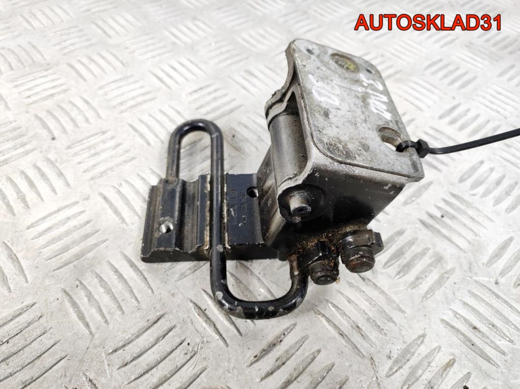 Петля двери задняя левая нижняя VW Passat B5, 700 рублей, Дубовое