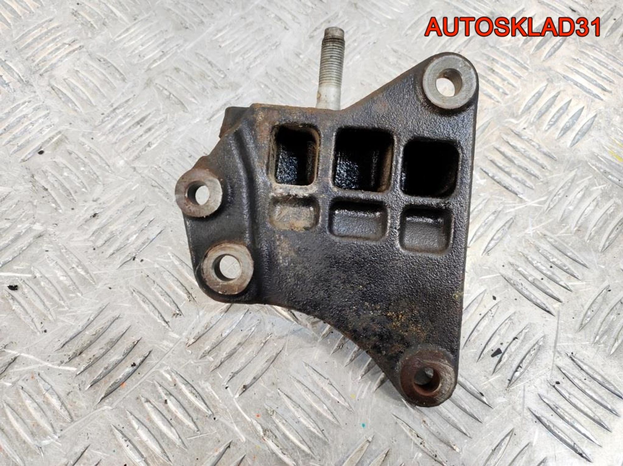 Кронштейн двигателя правый Hyundai Sonata 5  G4KC, 500 рублей, Дубовое